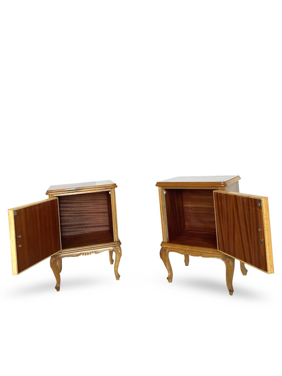 Tables de chevet italiennes en placage de noyer du milieu du siècle, années 1960.