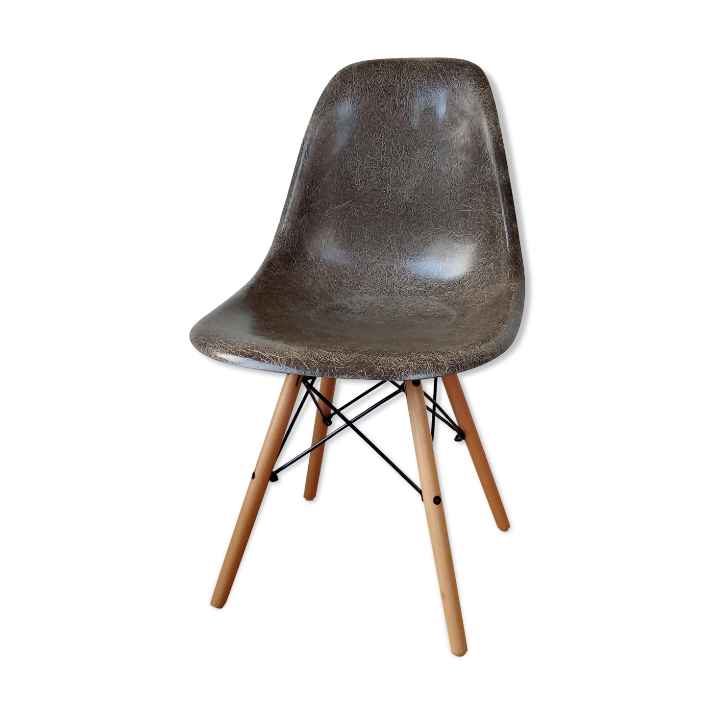 Eames DSW Fiberglass Chair