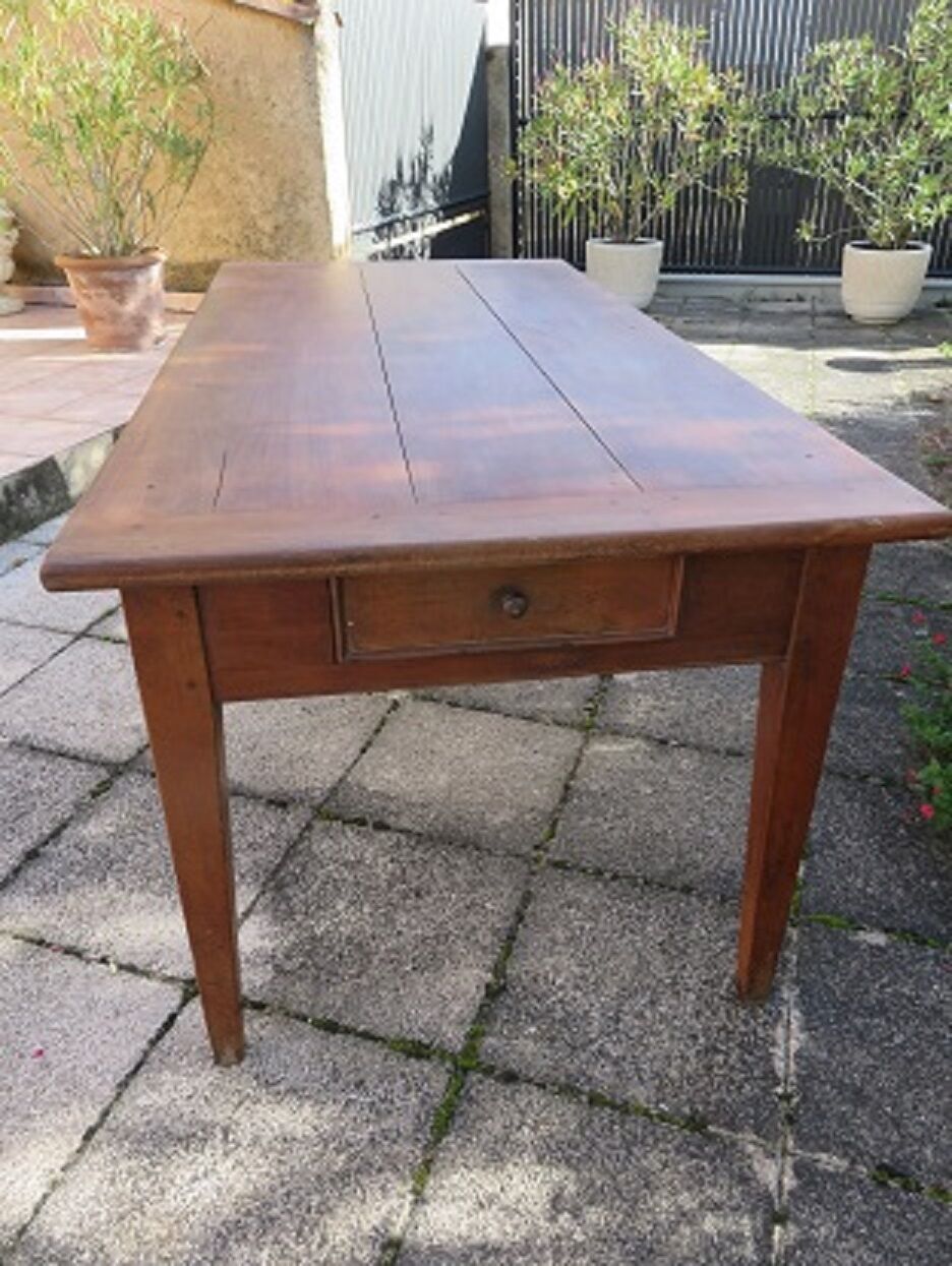 Old farm in Cherry table