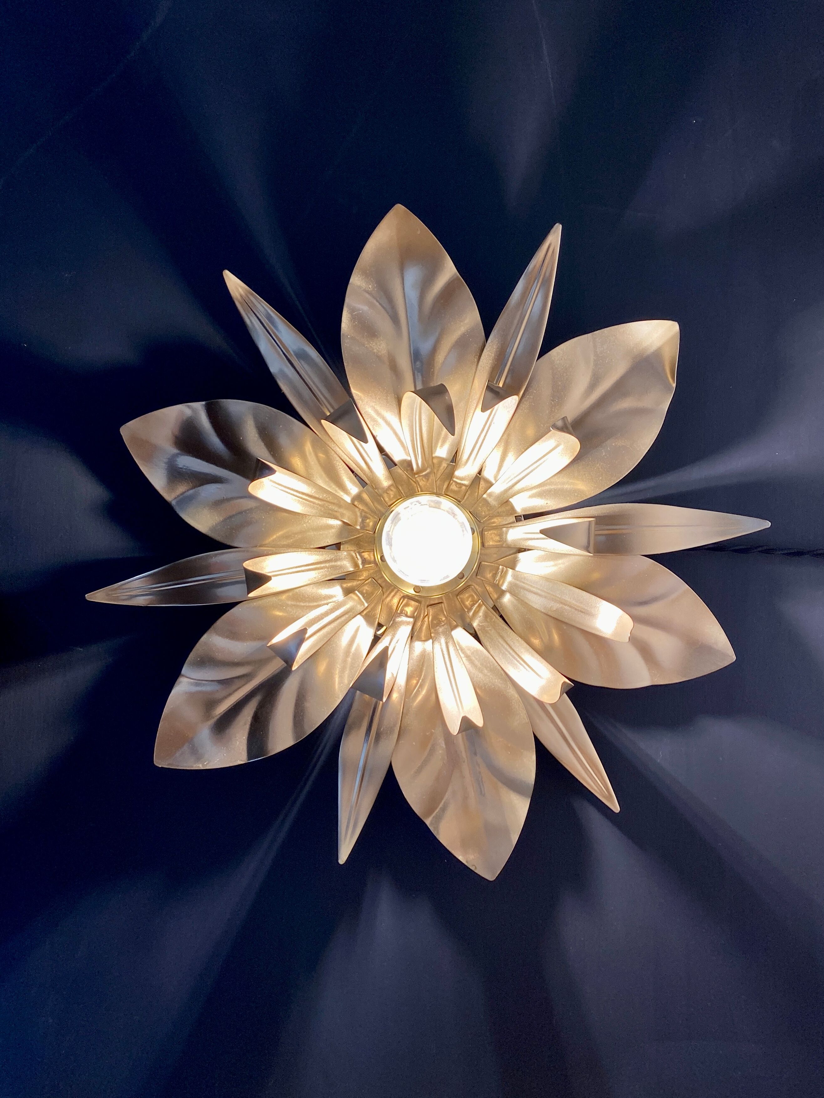 Vintage wall lamp golden leaves