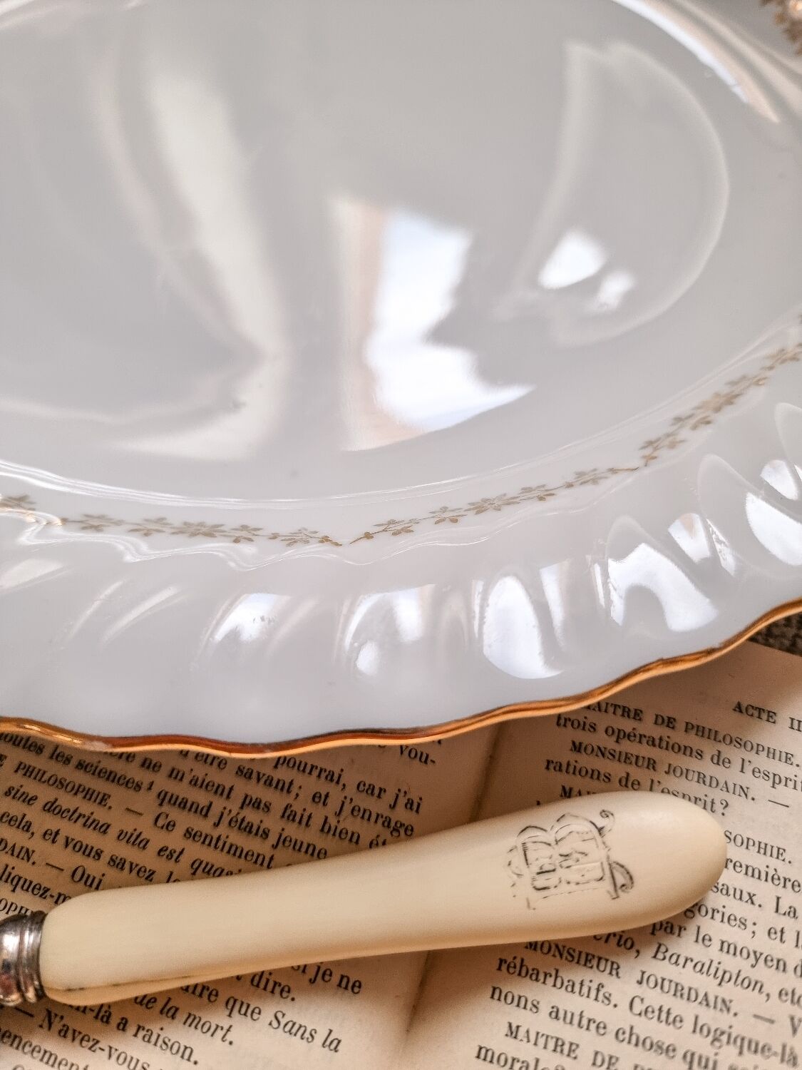 Round dish, hard porcelain, Rheinpfalz, Germany