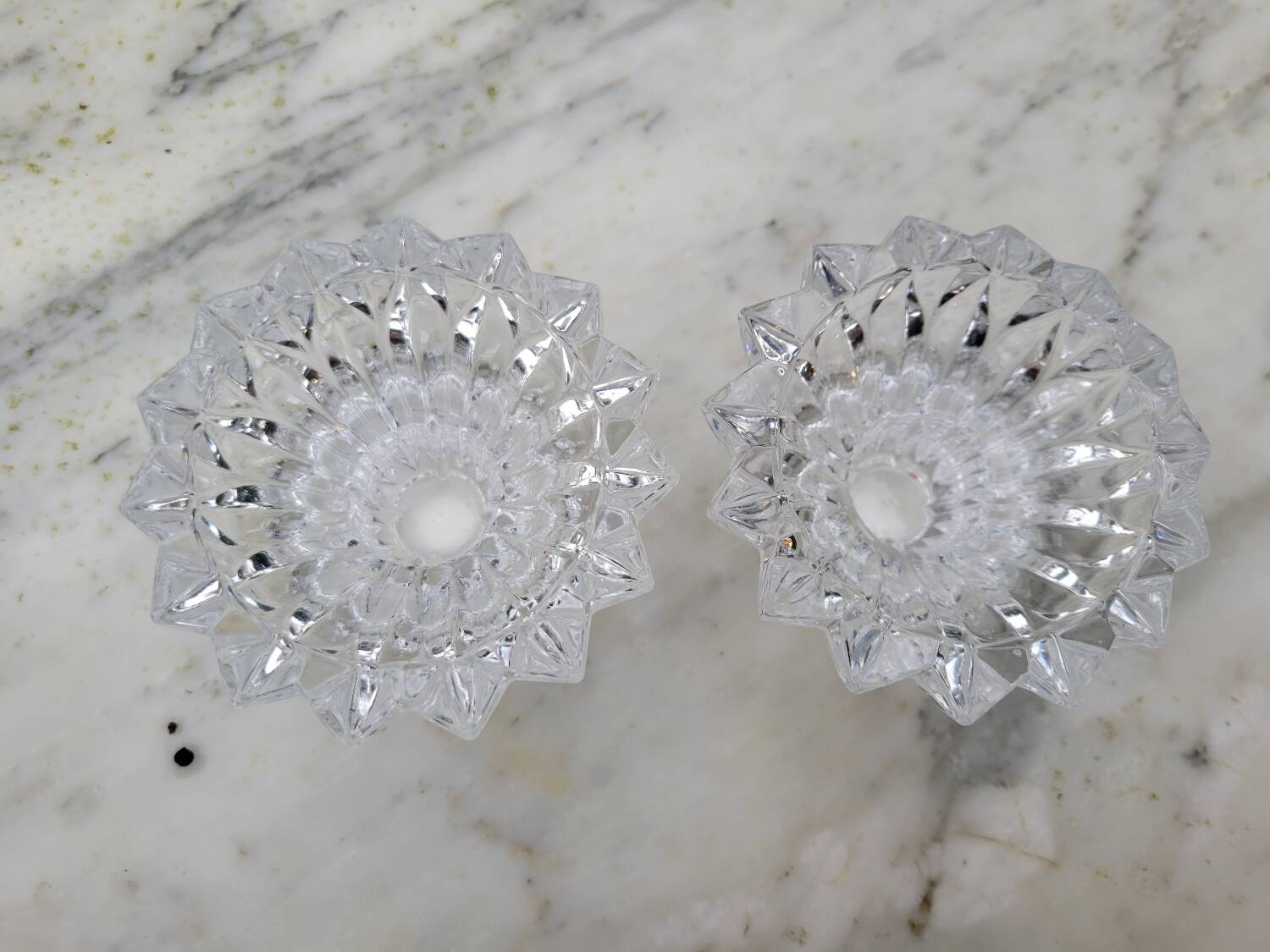 Paire de bougeoirs en cristal
