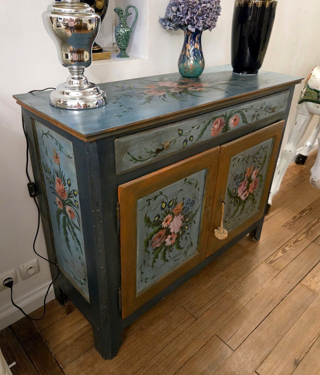 Italy 19th century: Venetian sideboard with hand-painted decorations.