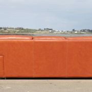 Canapé "space age". Cuir fauve. Circa 1970