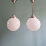 Paire de suspensions Art déco en opaline blanche, 1920-30