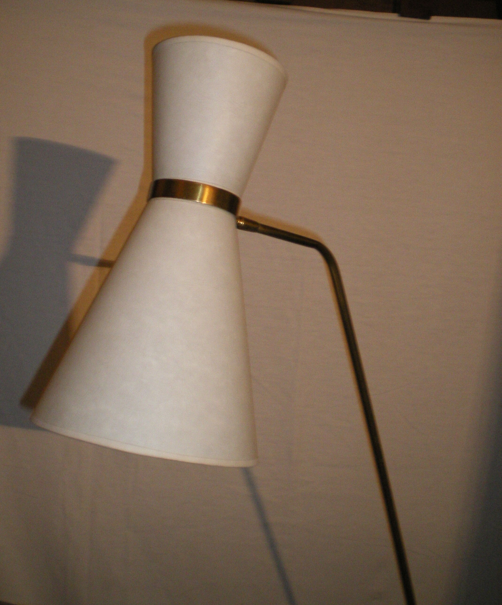 1950s swinging lamppost