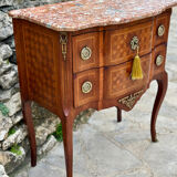 Small jump cabinet in precious wood marquetry.