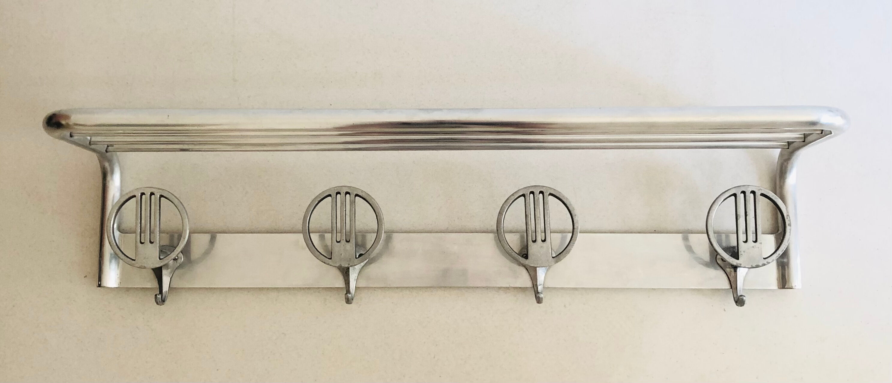Portemanteau mural en aluminium, Italie années 40