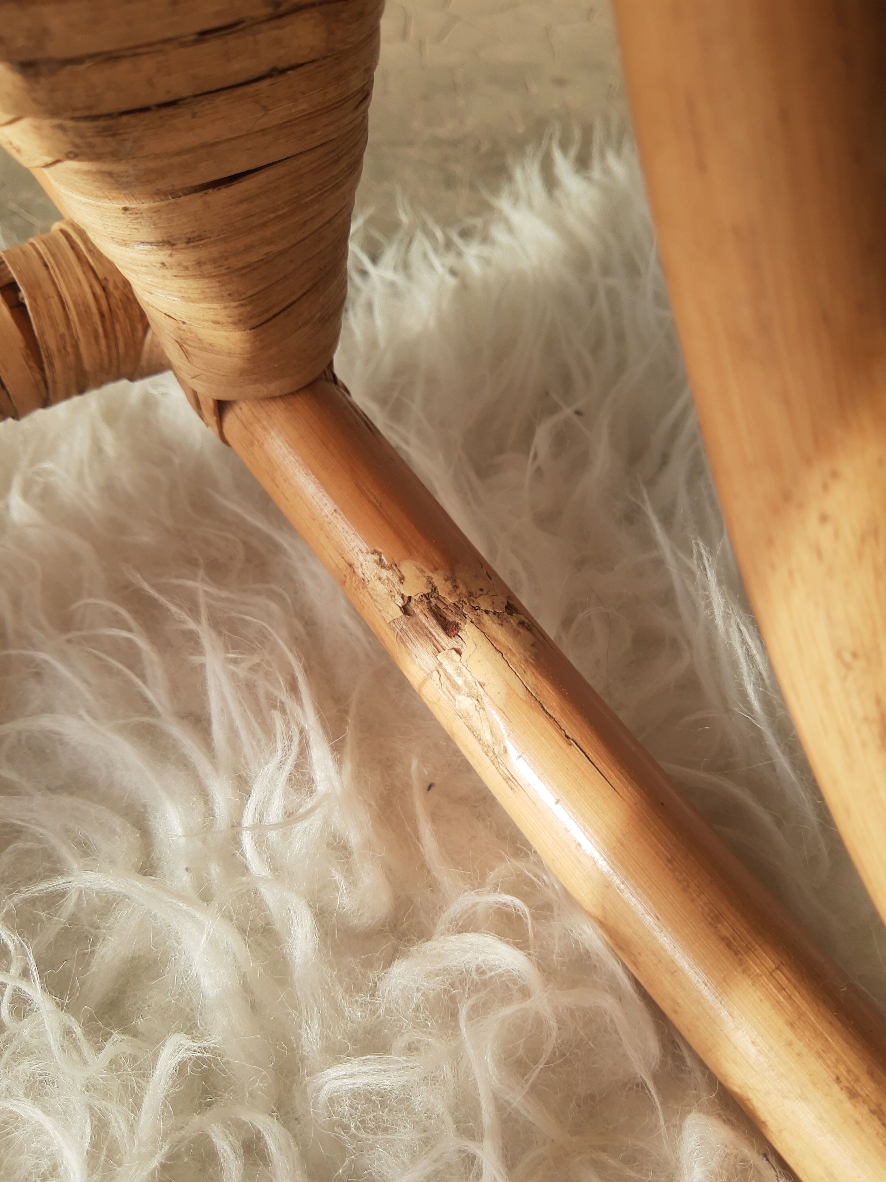 Rocking chair enfant en rotin vintage