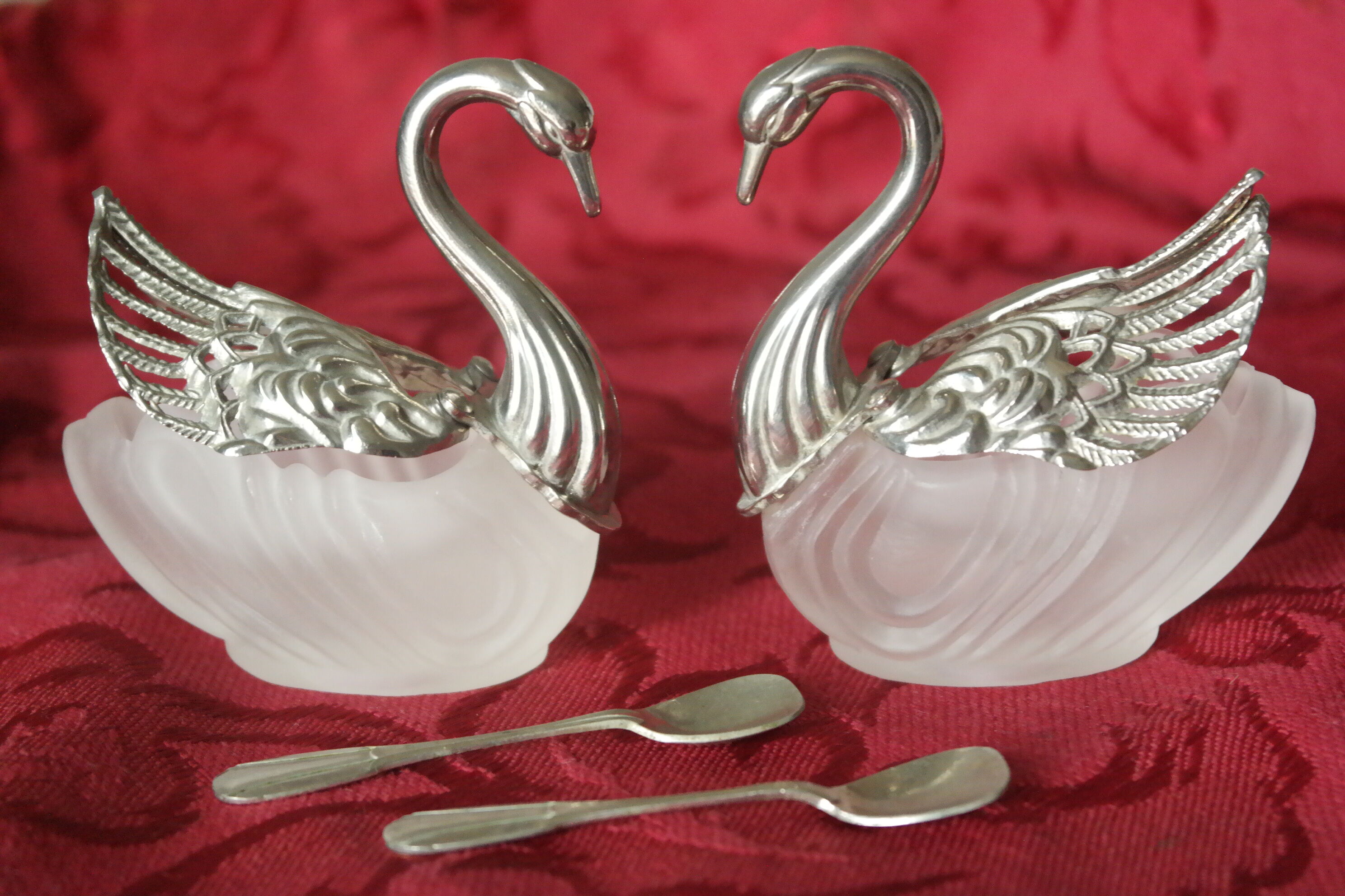 Pepper salt swans silver metal glass