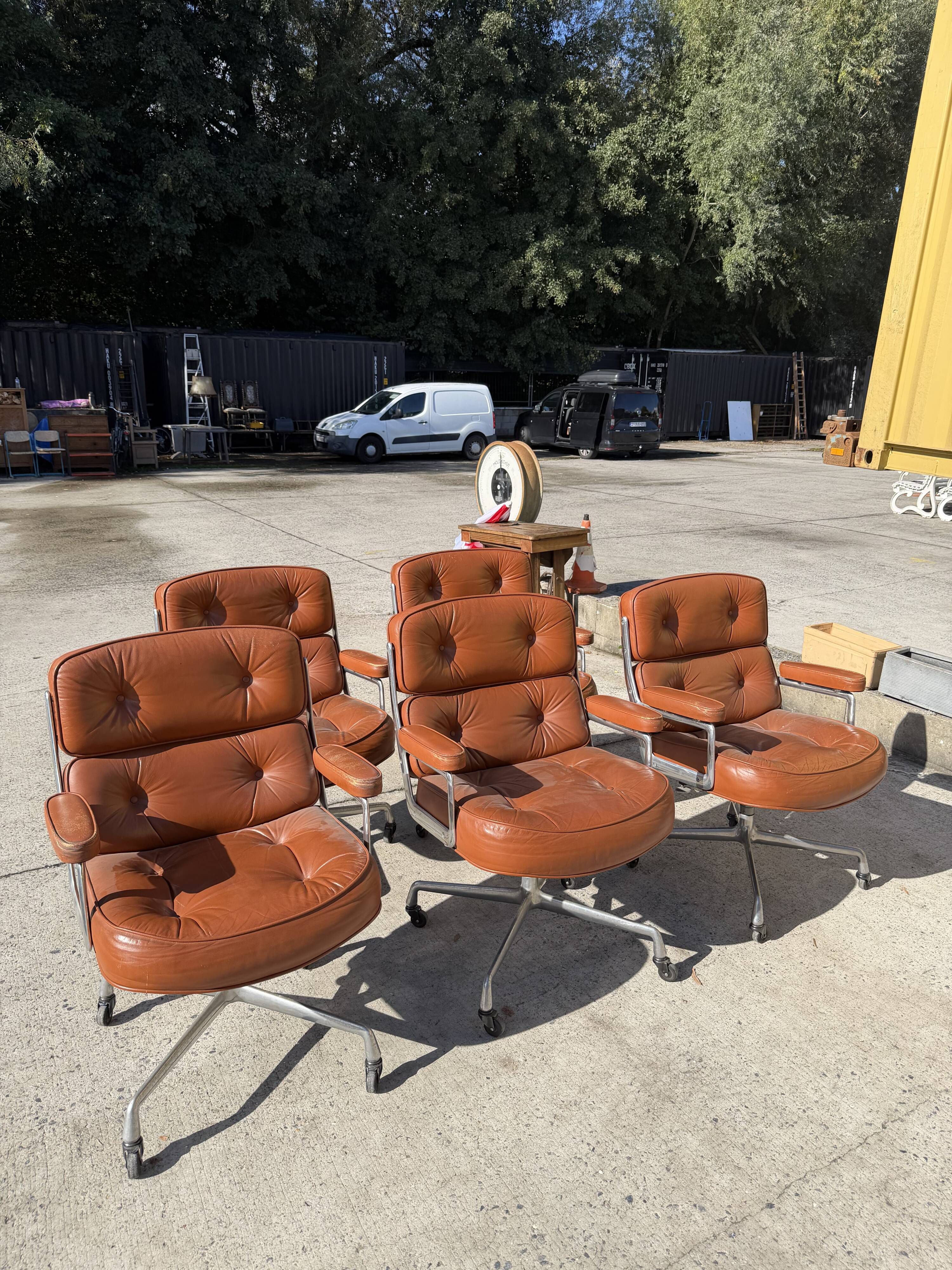 Lobby chairs de Charles et ray eames