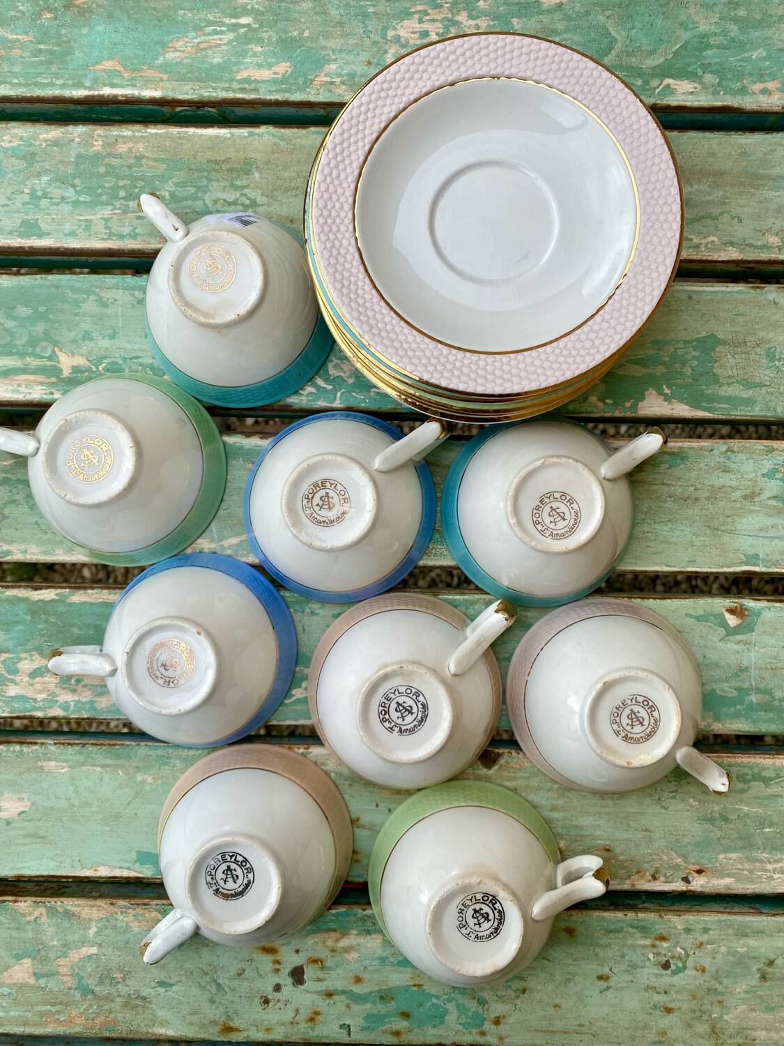 L'Amandinoise colored cup set