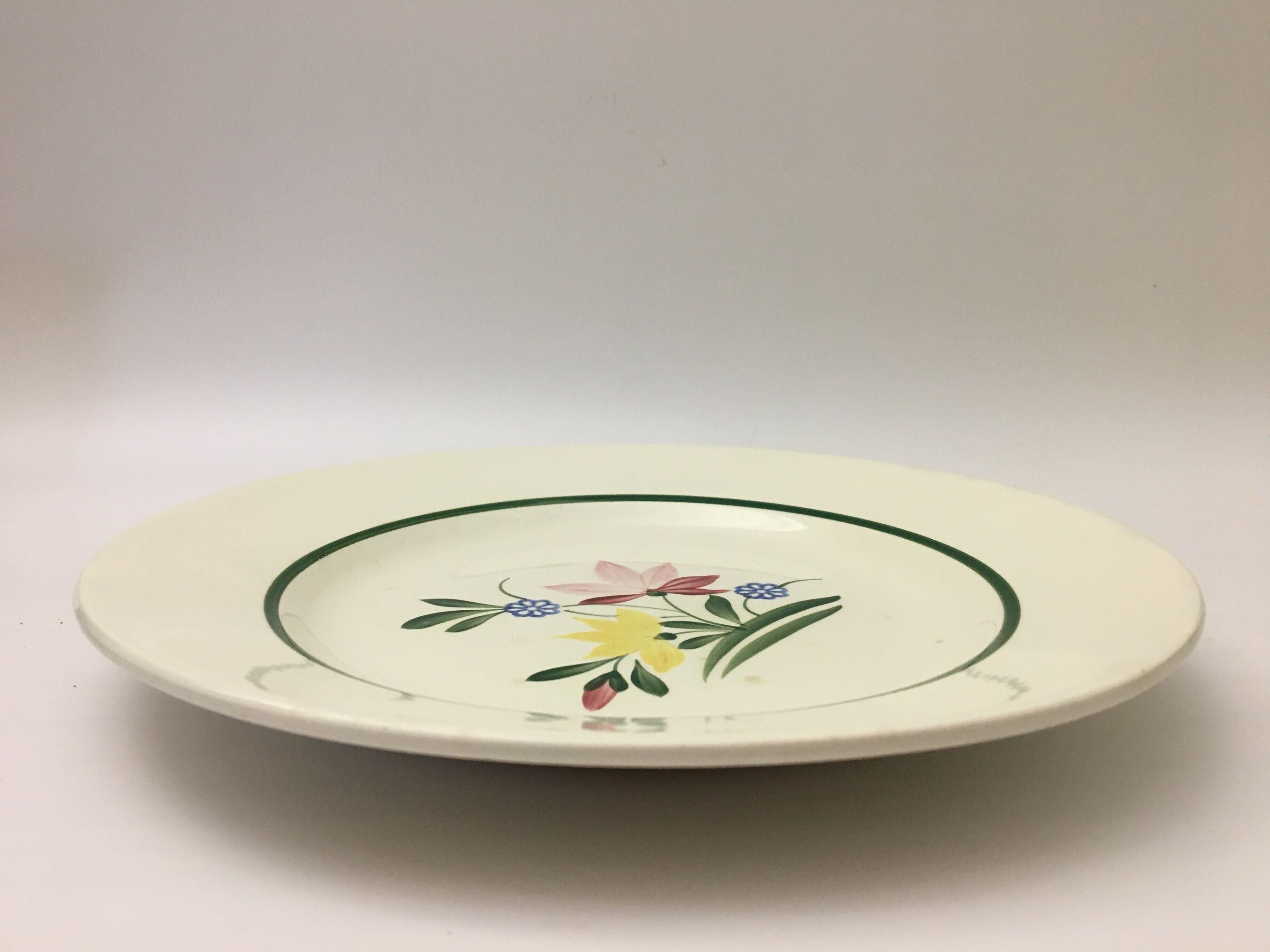 Round serving dish stamped "digoin sarreguemines" douglas model