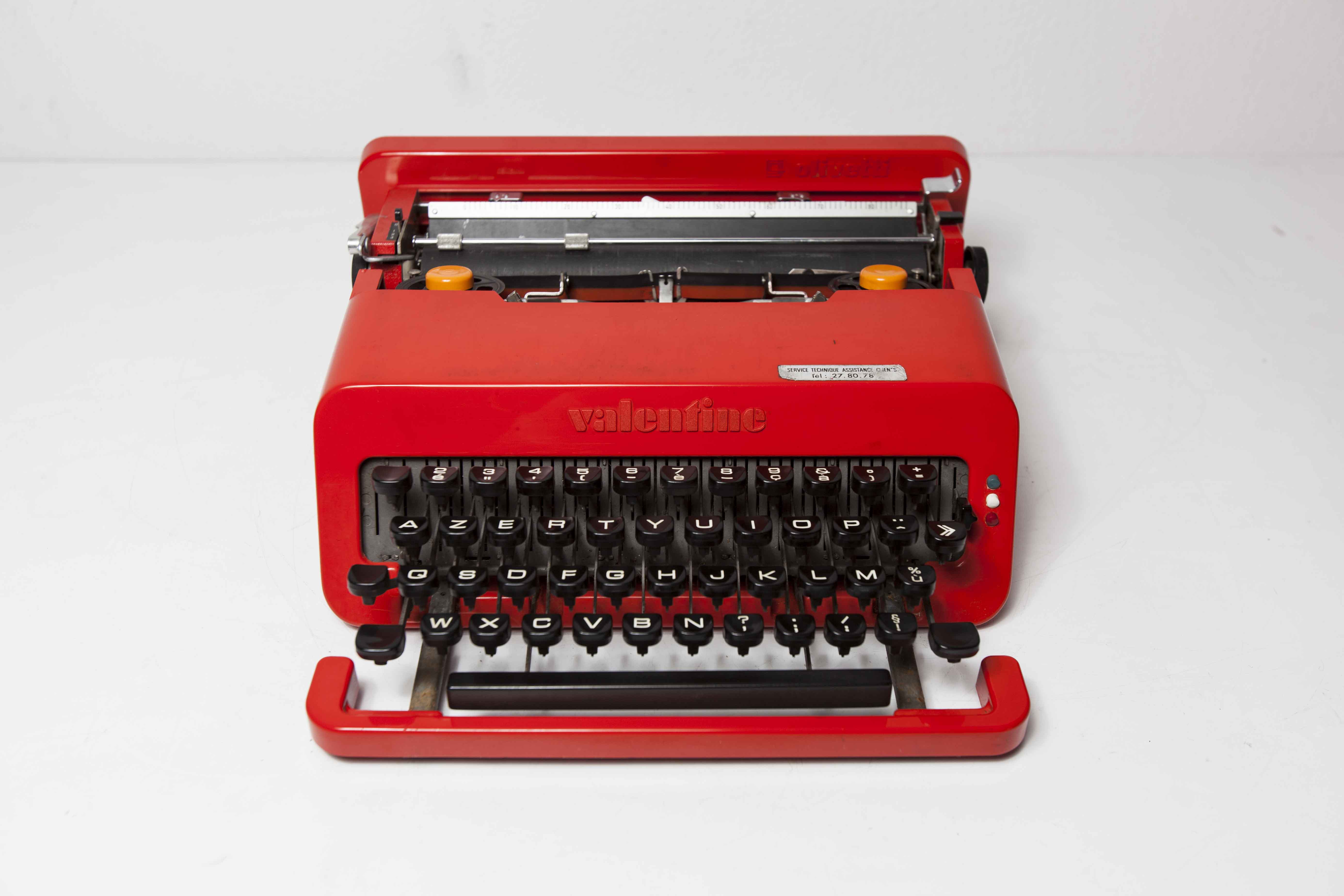 Typewriter Olivetti Valentine 1970
