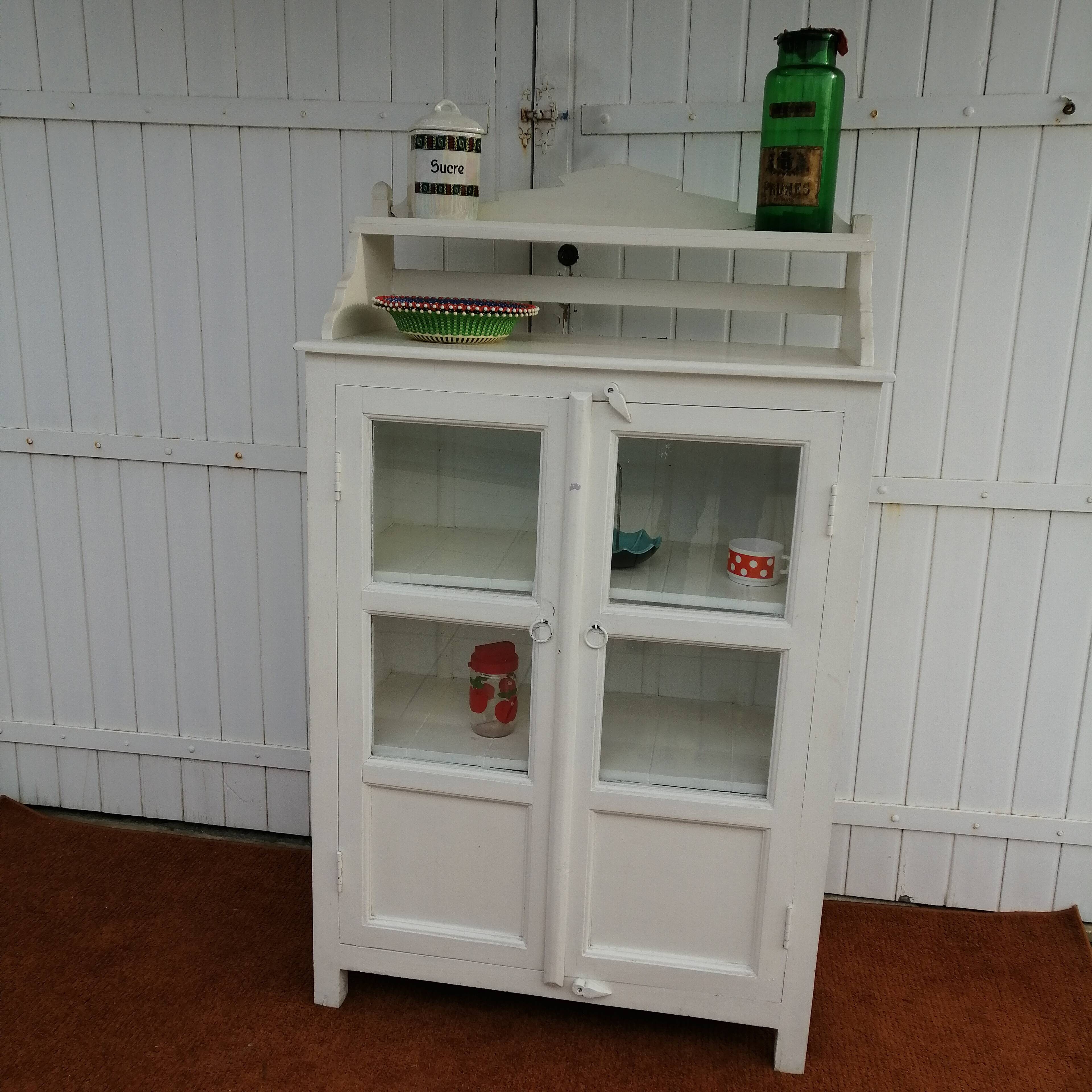 Small dresser/wardrobe