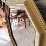 Miroir octogonal en bois à patine argenté et beige, époque art déco