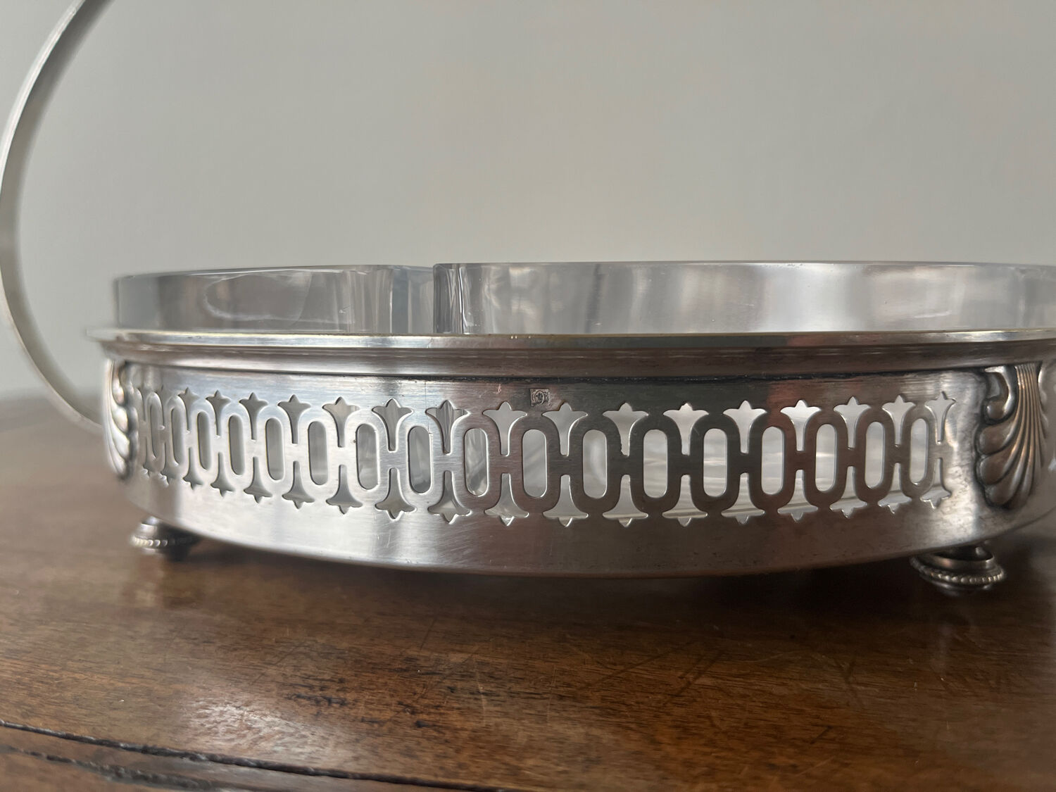 Serving tray with glass raviers