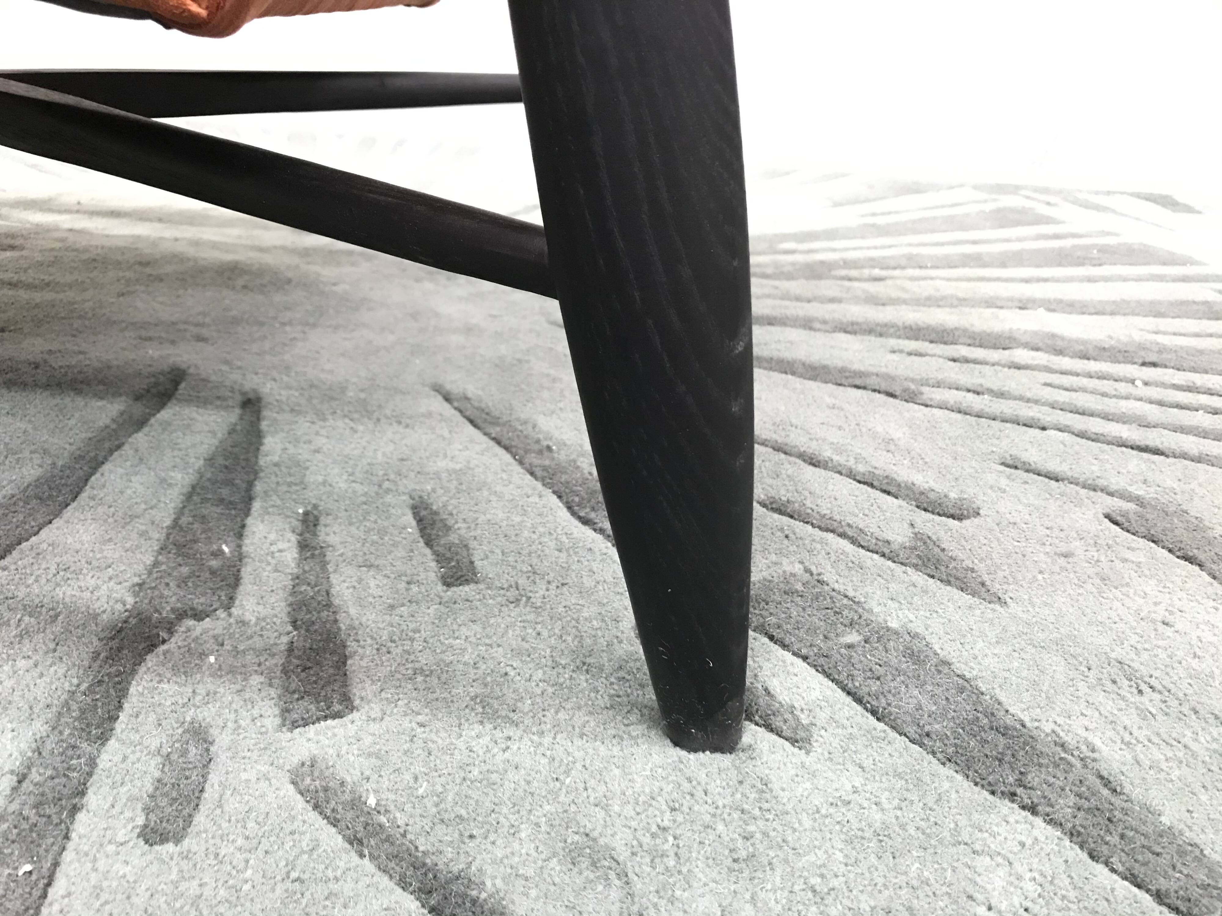 Floating fox wood black Red Edition armchair