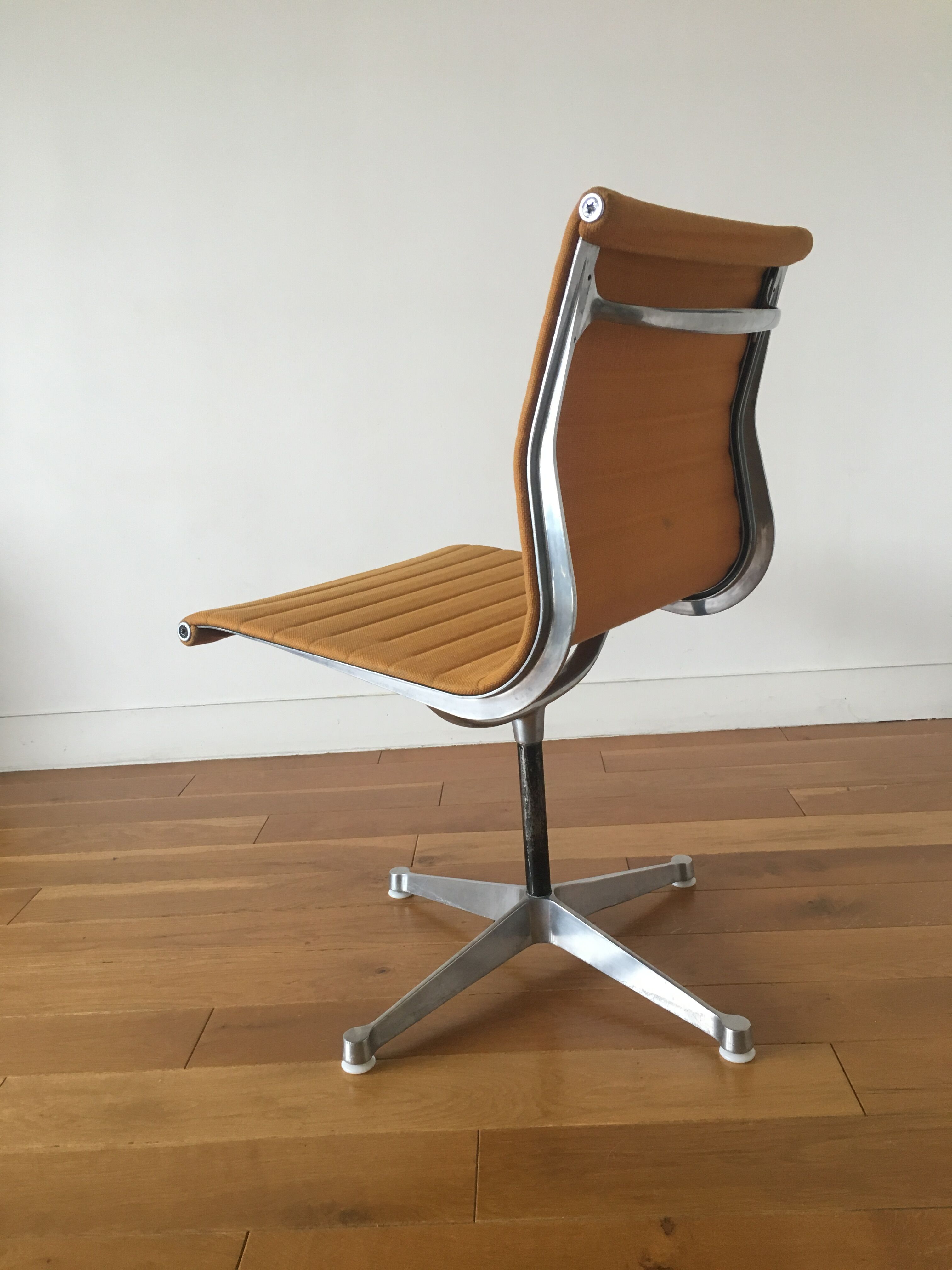 EA105 chair by Charles & Ray Eames, Herman Miller edition