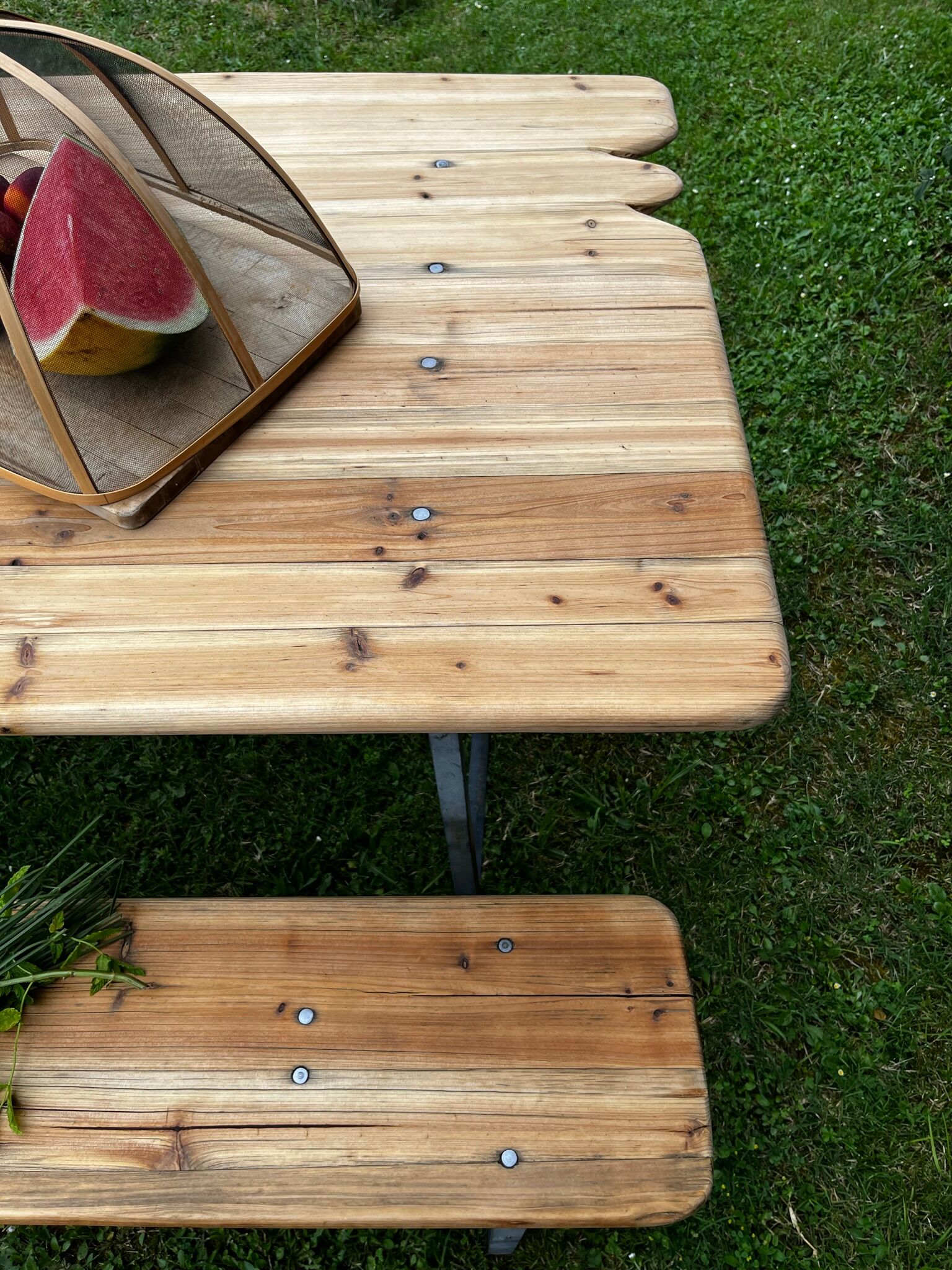 Guinguette table and benches