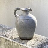 The pitcher / vase in ancient sandstone