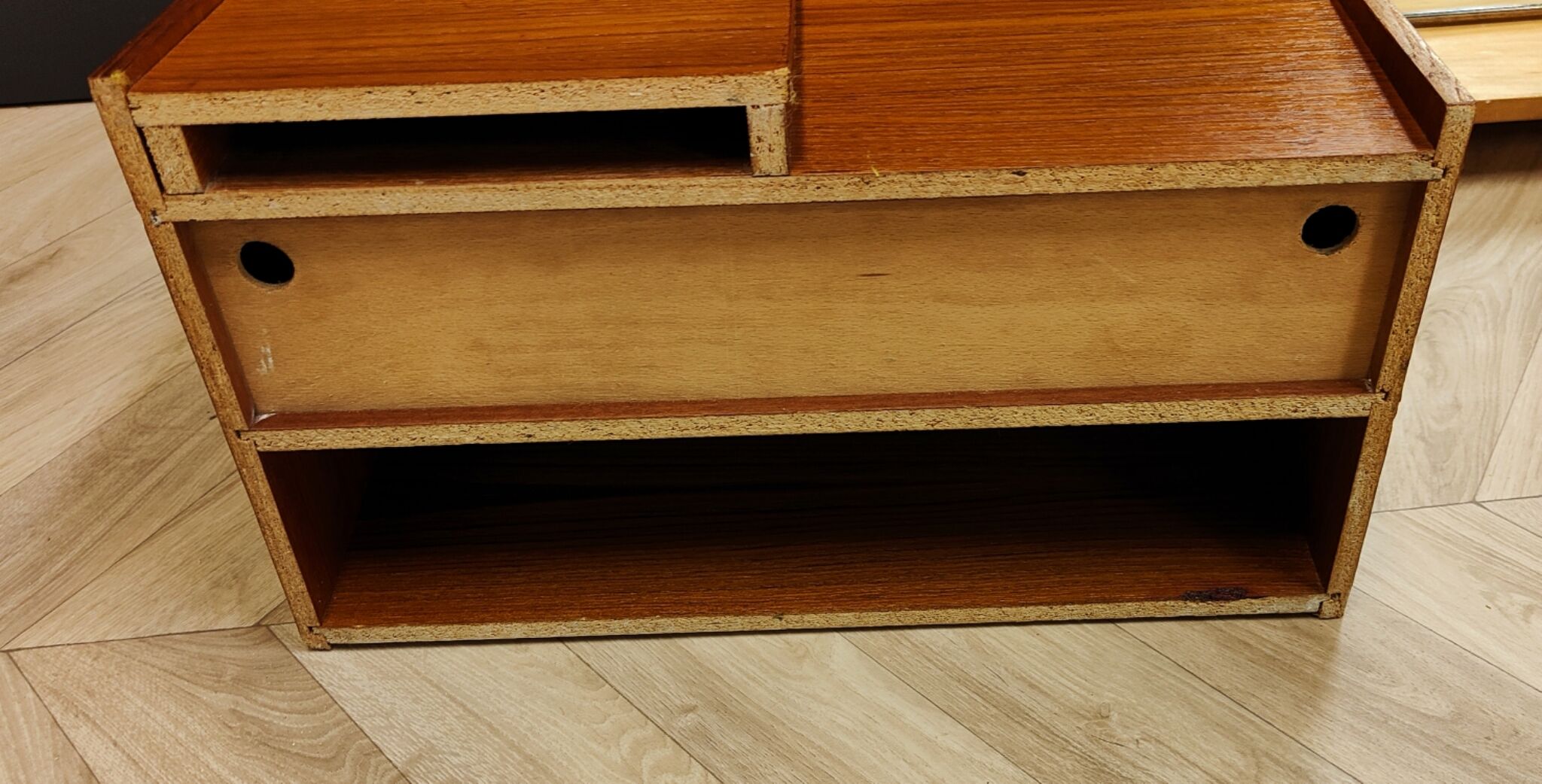 Hanging cabinet and mirror