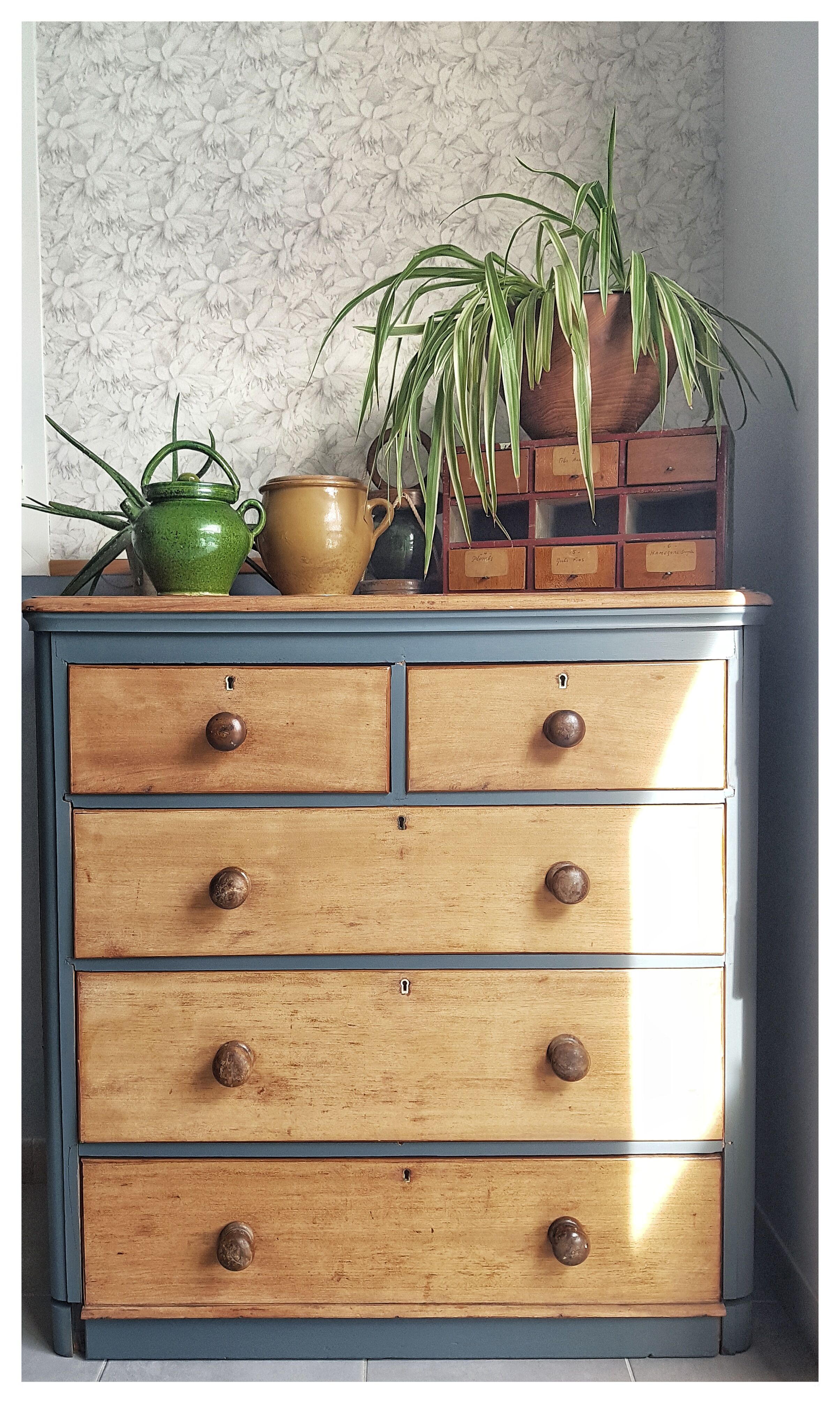 Old chest of drawers
