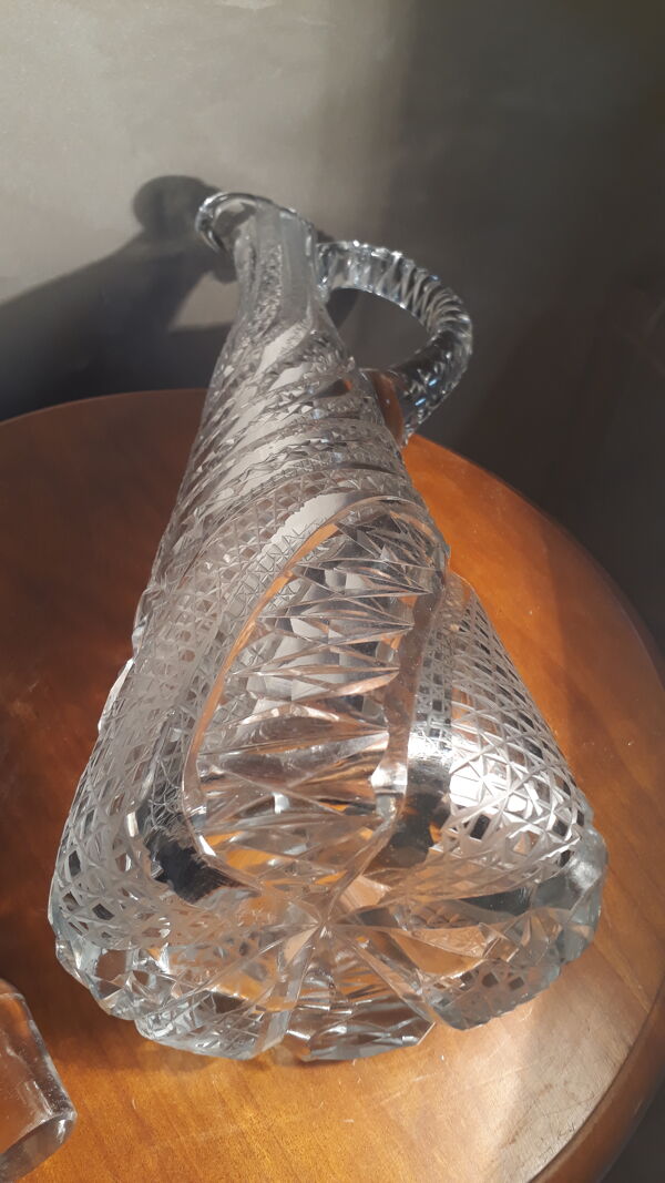 Carafe cristal et bouchon taillée et ciselée gros travail ancien