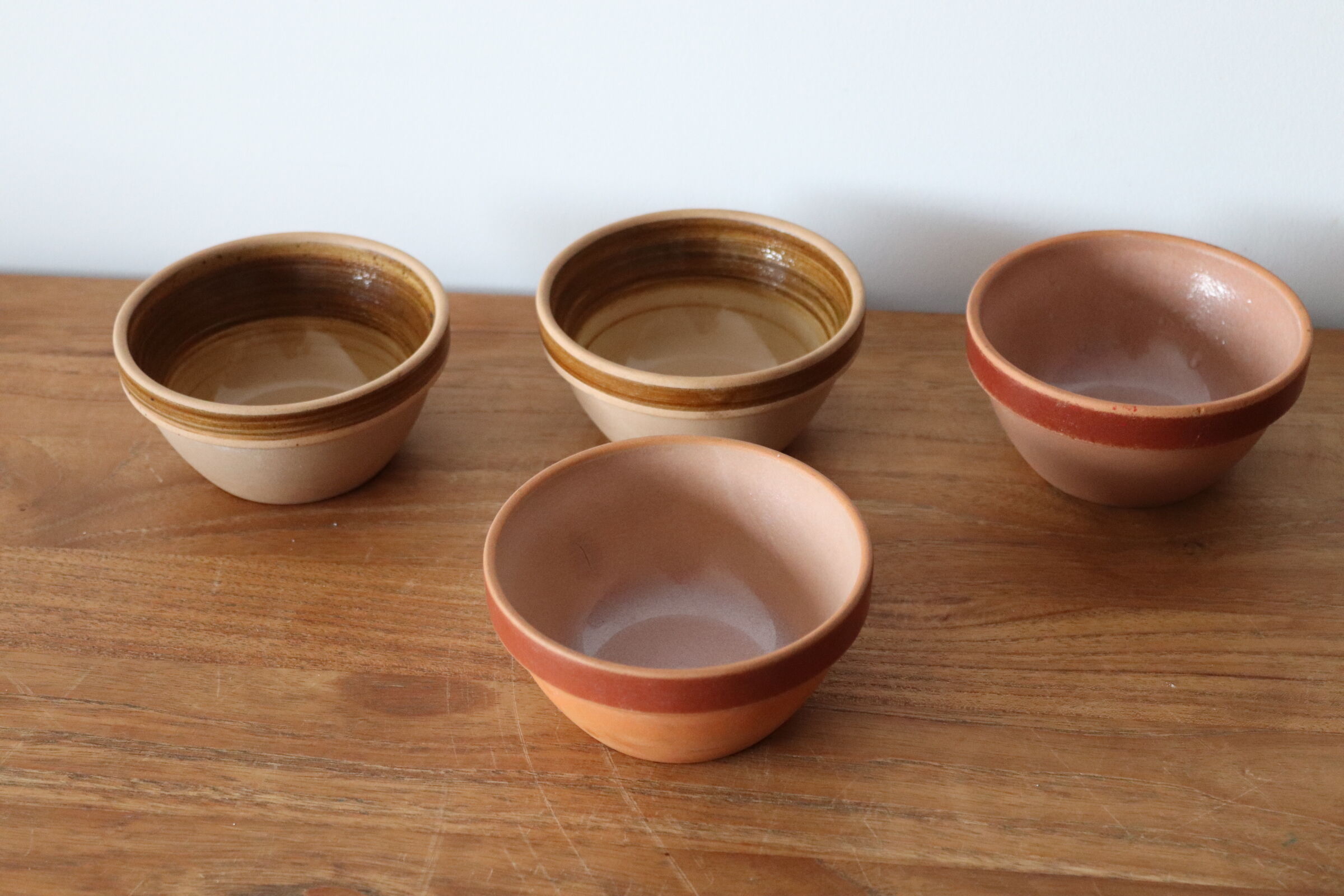 4 stoneware bowls