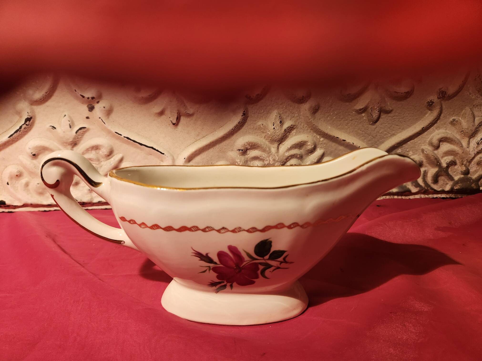 Sauce boat and small oval dish the Amandinoise