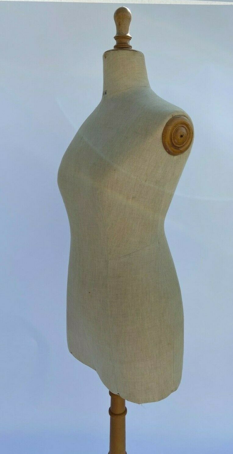 Mannequin of couture 1900 fabric structure wood