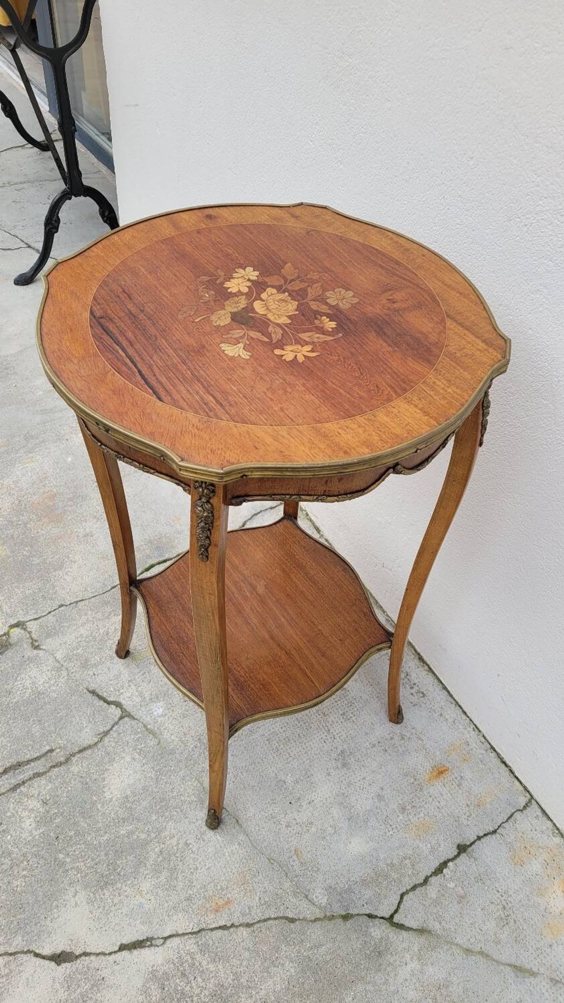 Selette pedestal side table Louis XV style with decorated marquetry and rosewood - 1900s