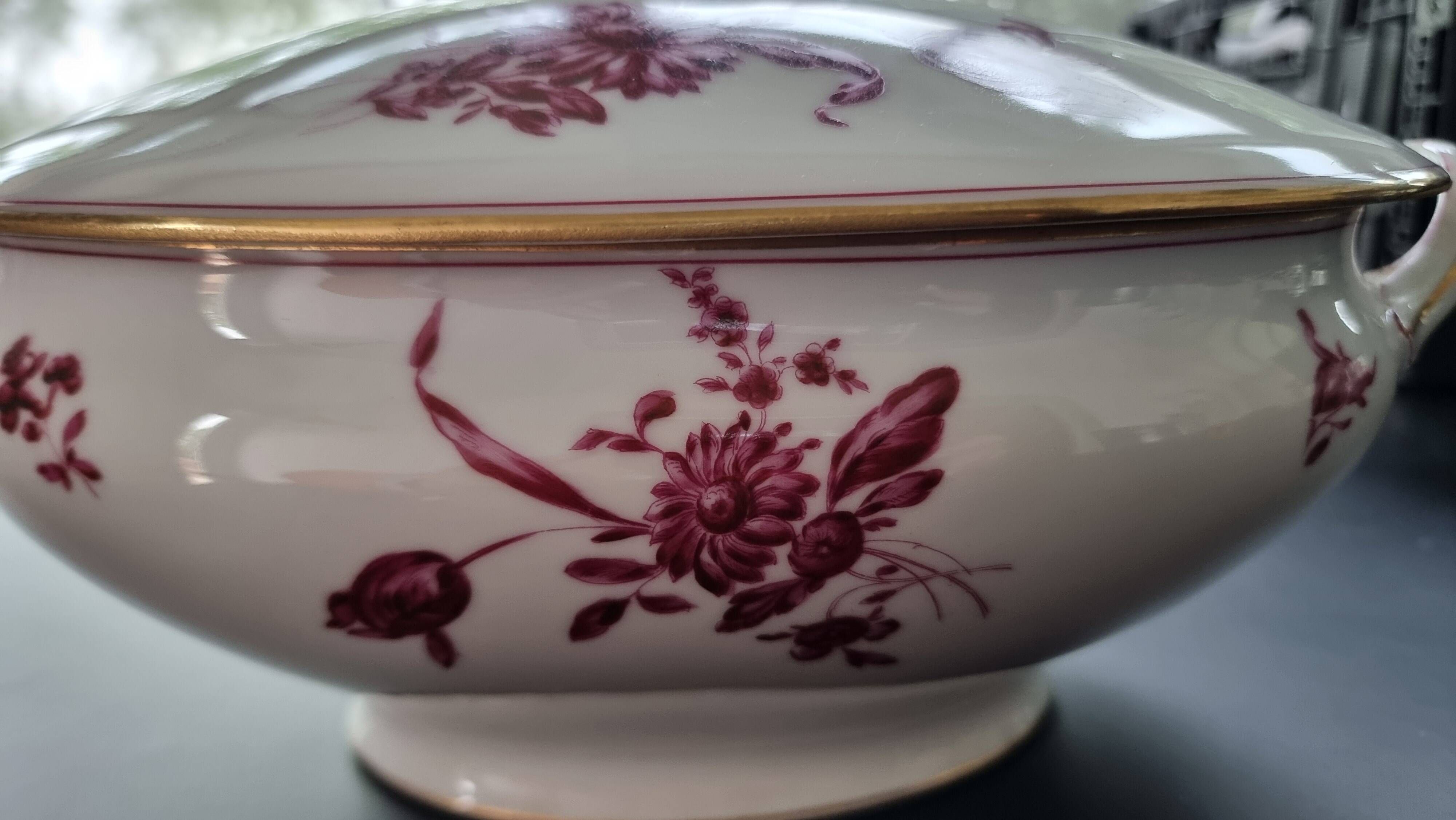 Soup tureen