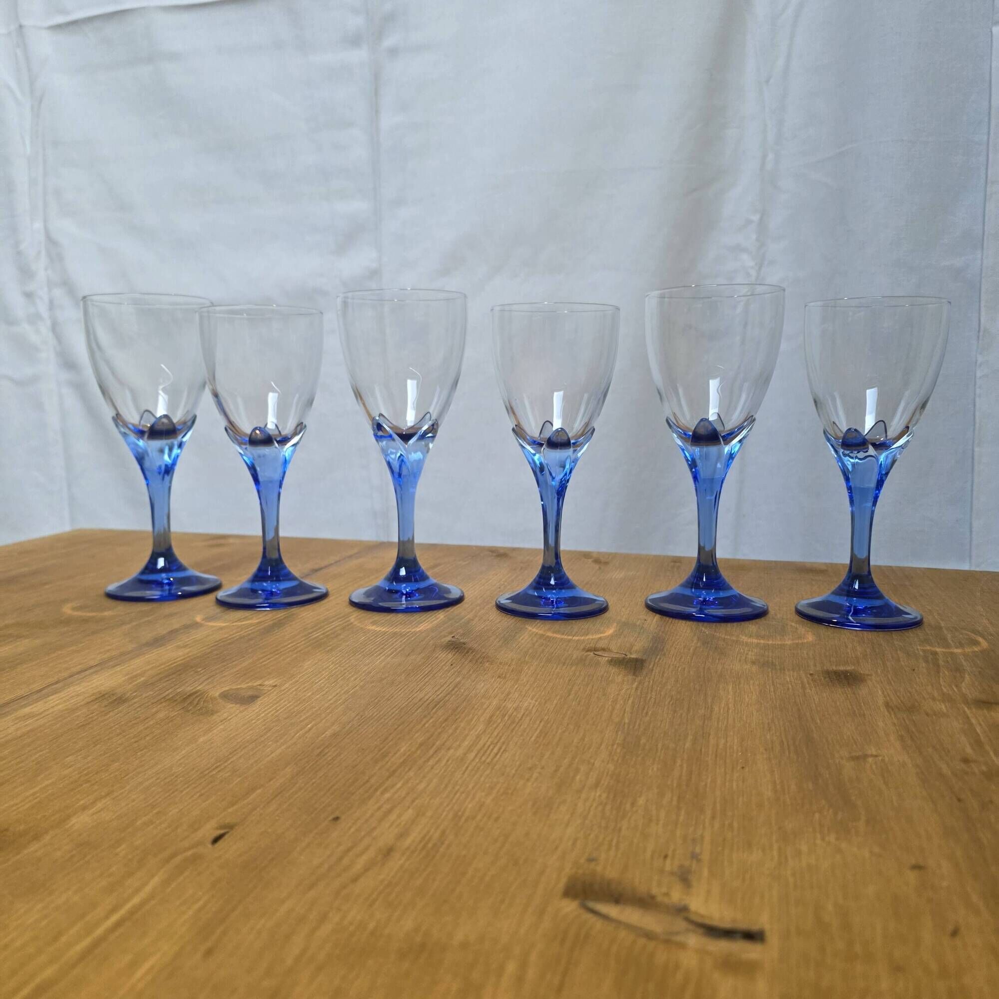 Service of 30 blue footed glasses.