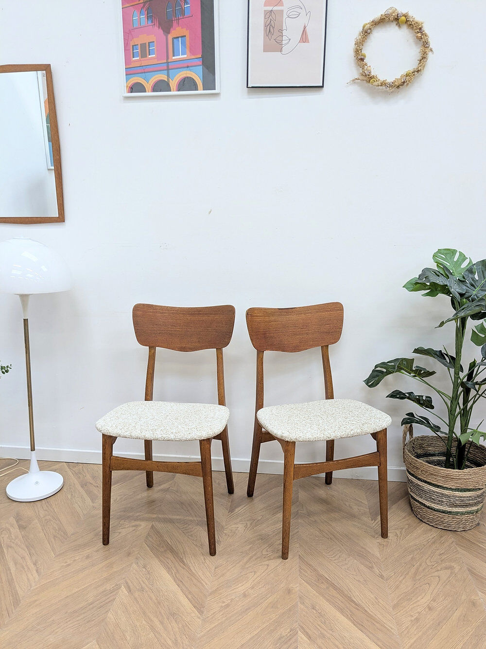 2 Scandinavian chairs