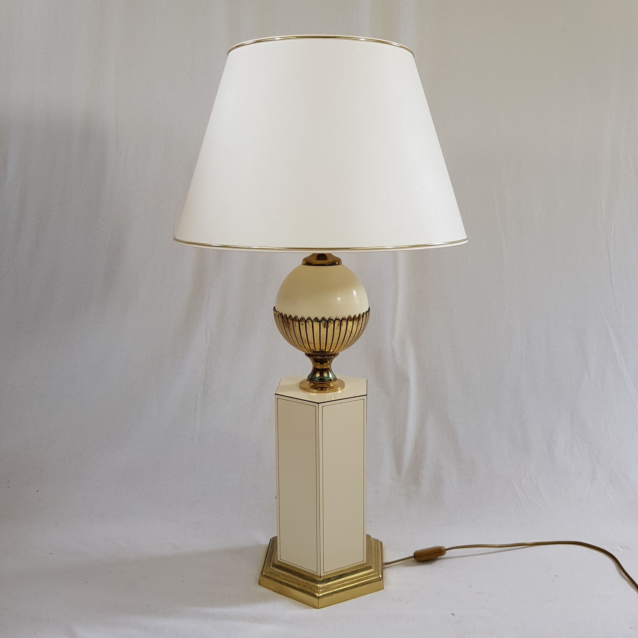 Neo-classical lamp beige and gold