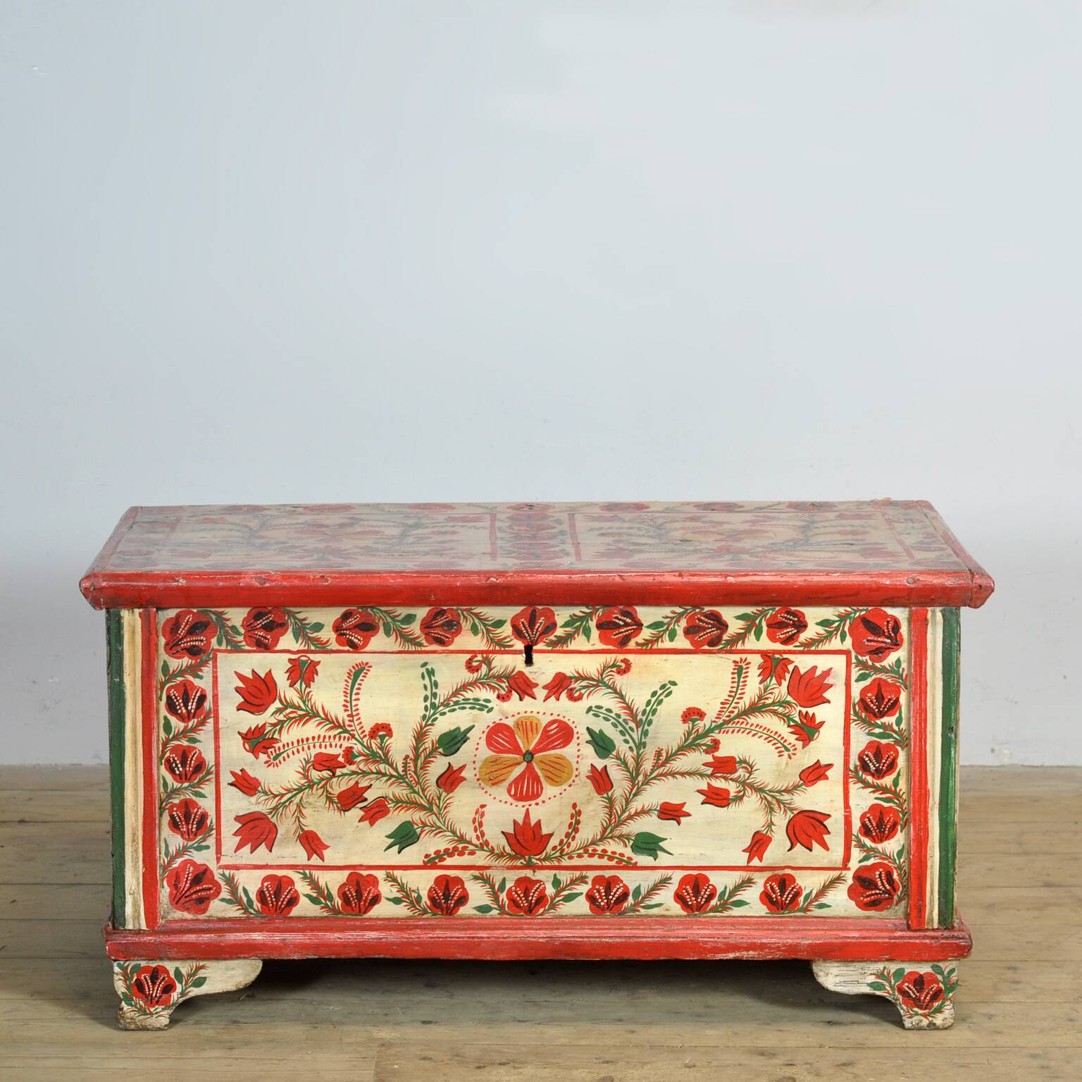 Coffre de mariée d'art populaire, vers 1950