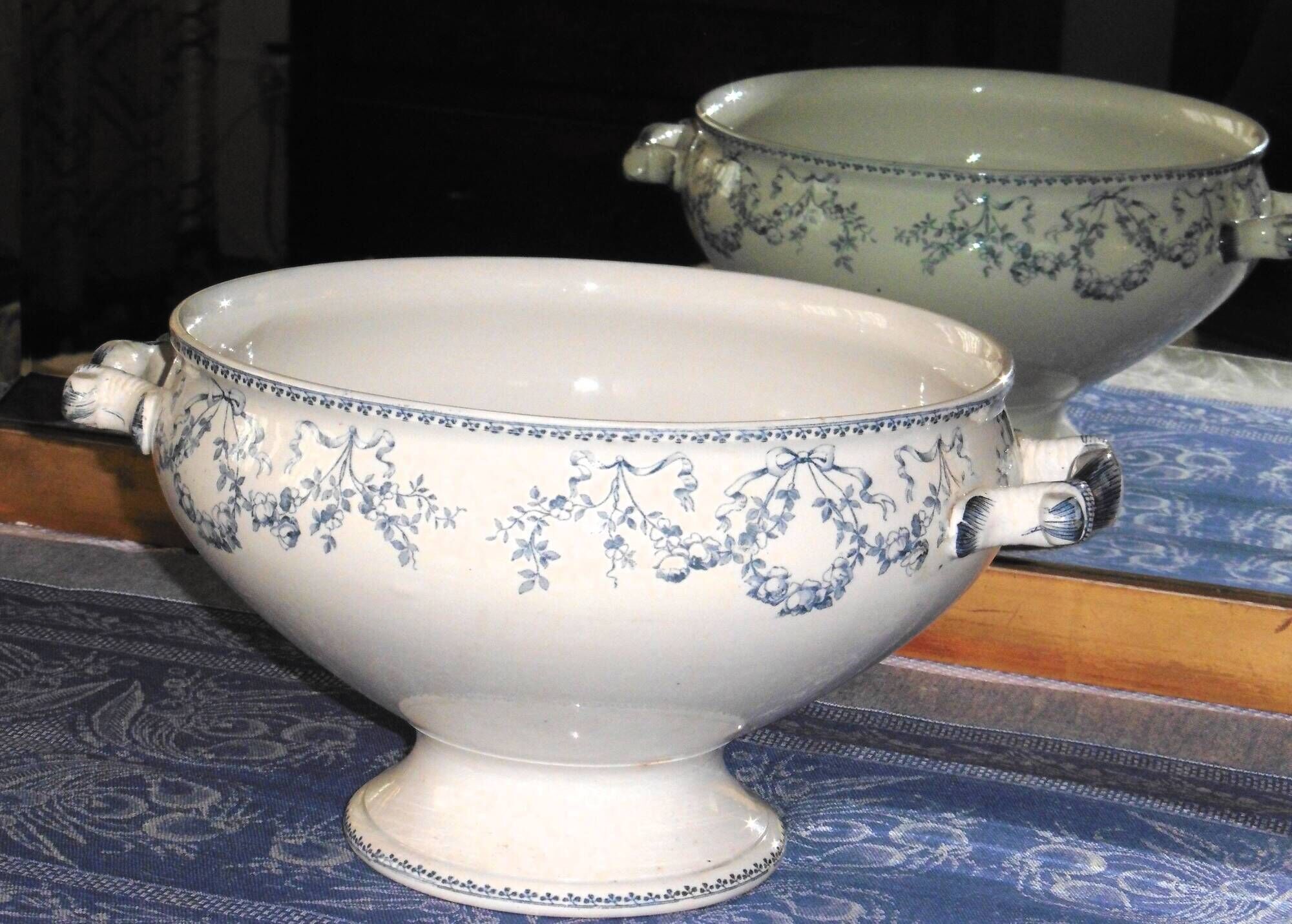Antique soup tureen Sarreguemines U&C – Mozart model – Ironstone – decoration