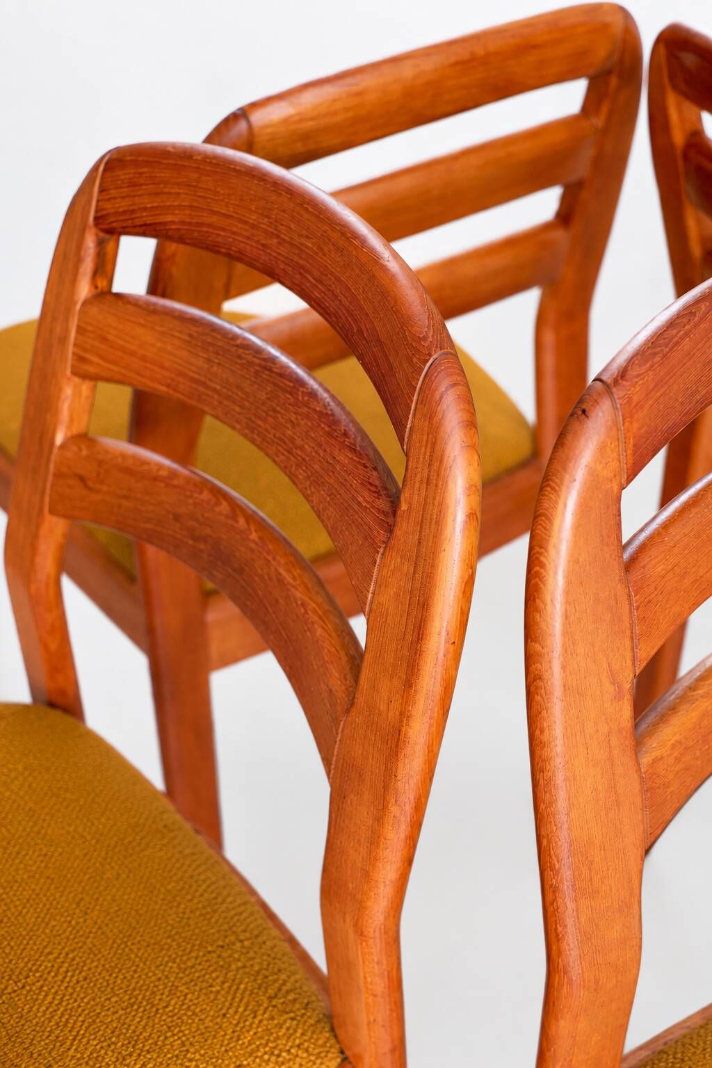 Dyrlund dining chair teakwood