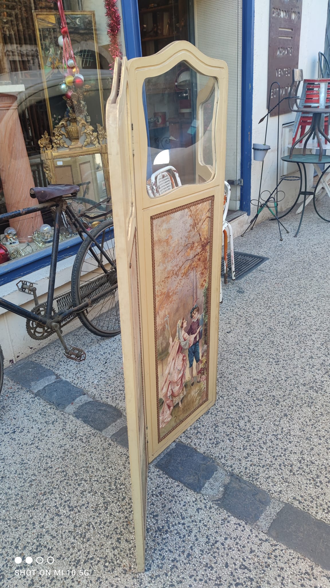 Folding screen or folding screen made of painted wood and painted canvas