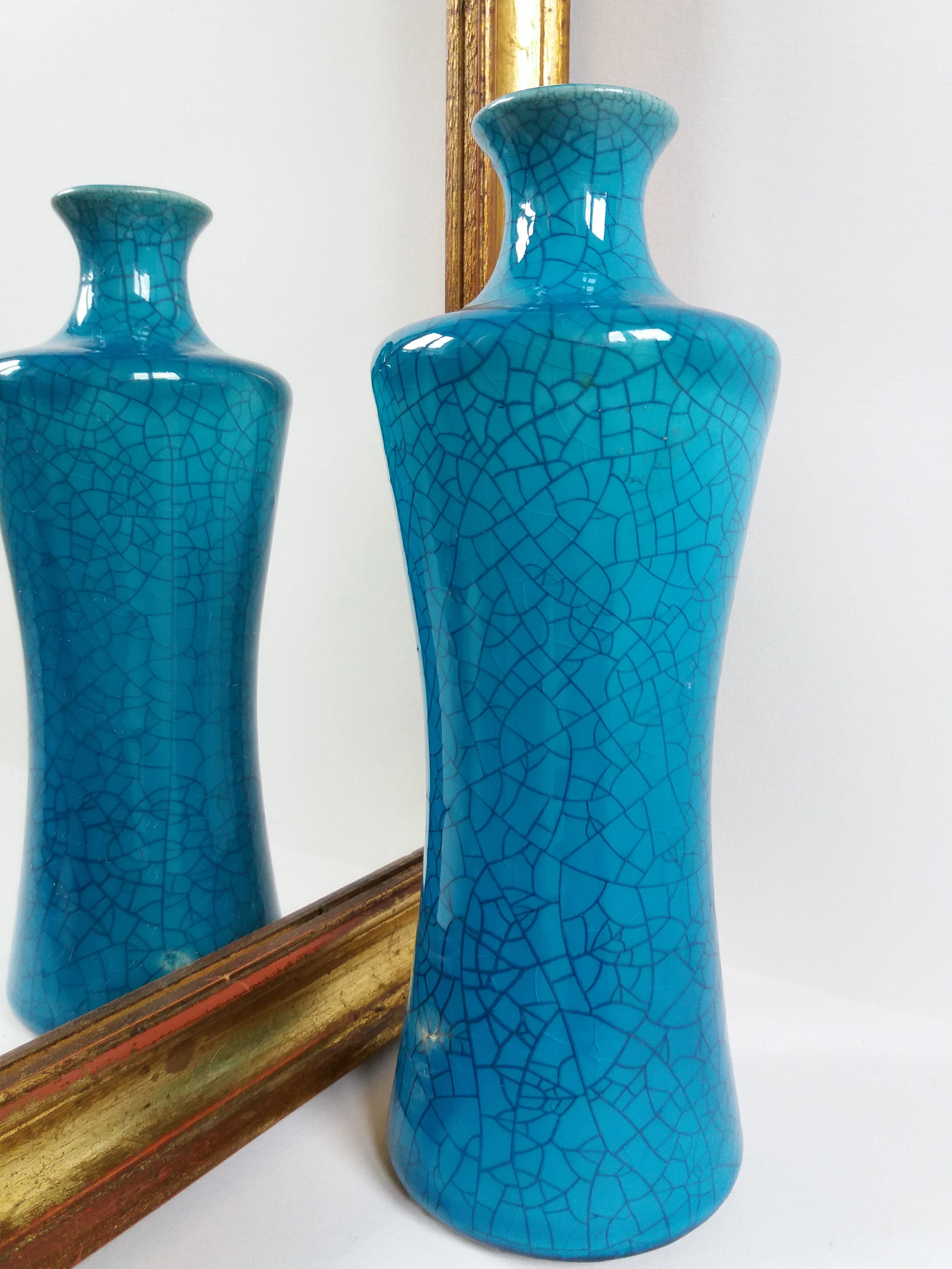 Cracked blue bottle