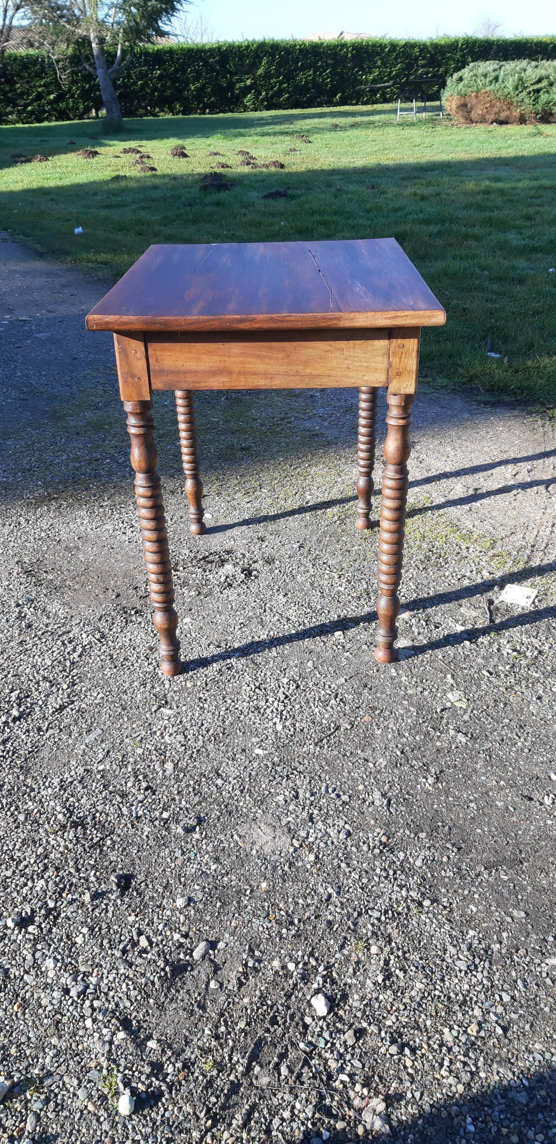 Walnut table 19th 1 drawer