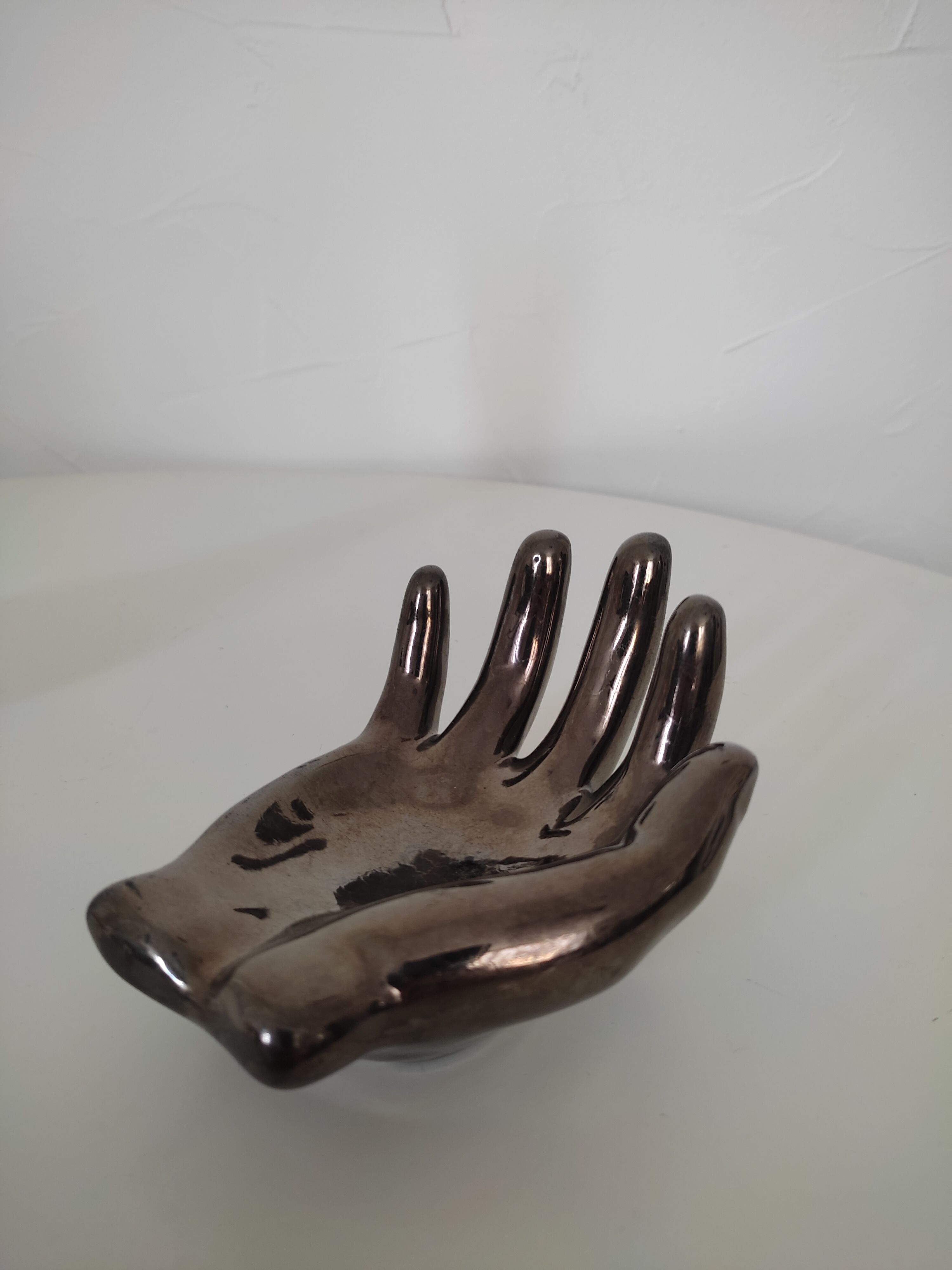 Empty ceramic hand pocket