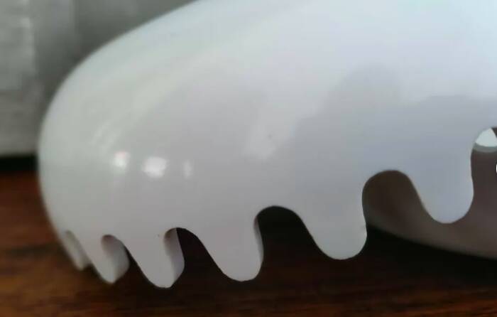 Mebel Clam ashtray from the 1970s by Alan Fletcher in white.