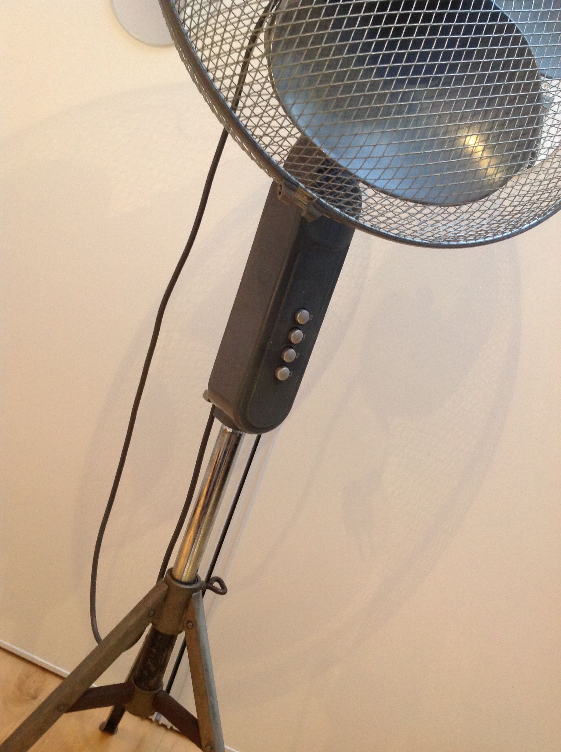 Anthracite grey fan on foot tripods 70/80