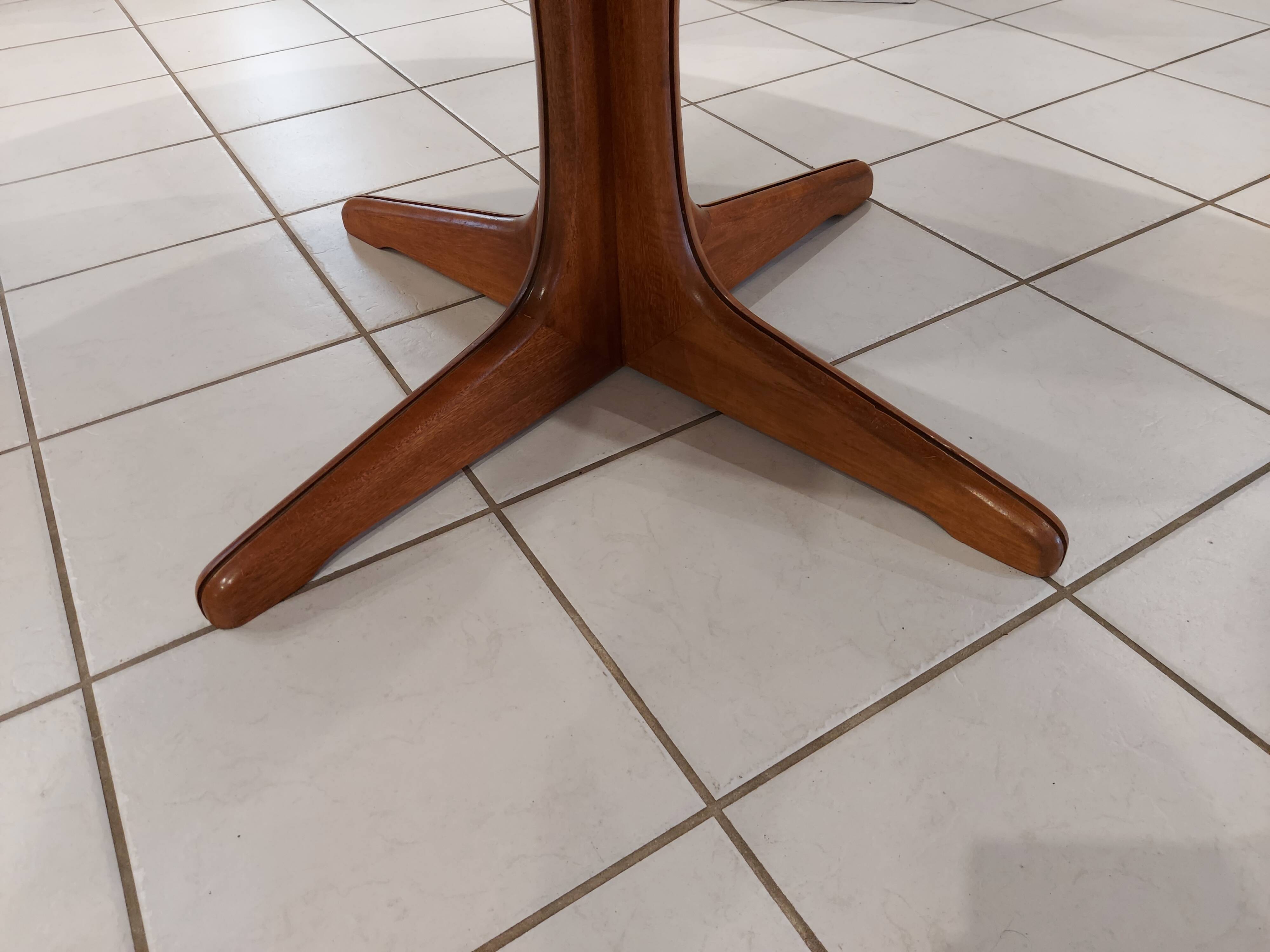 Baumann extendable dining table