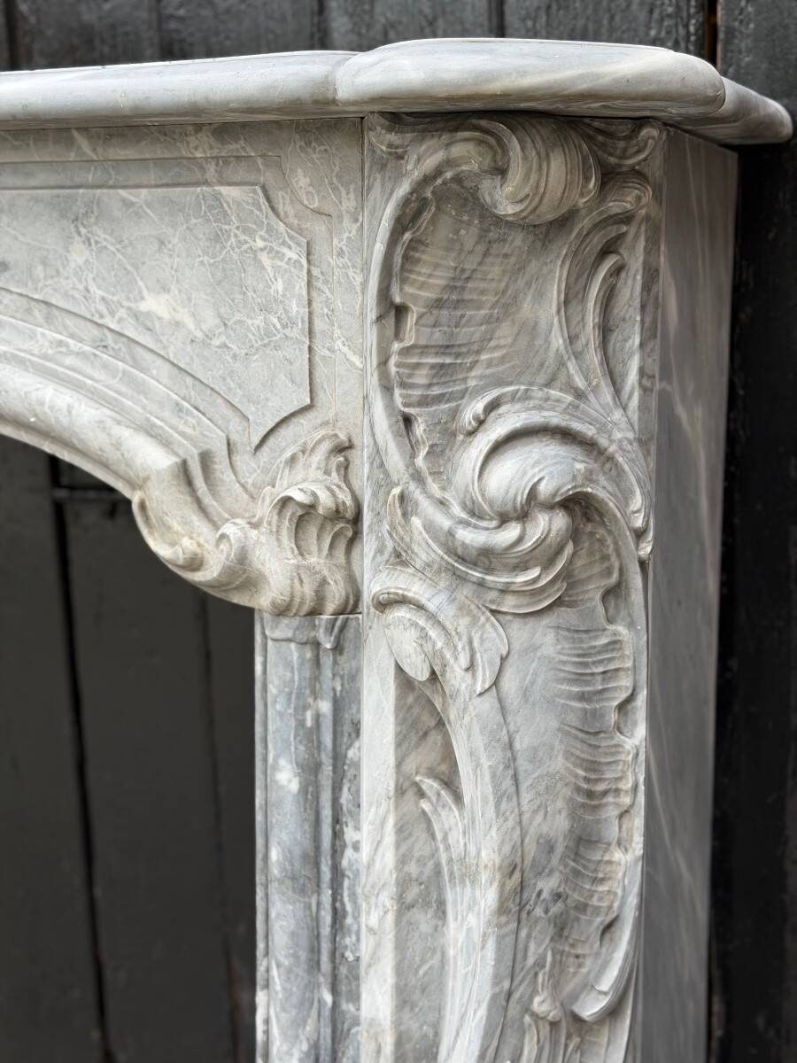 Louis XV fireplace in blue Turquin marble, 18th century.
