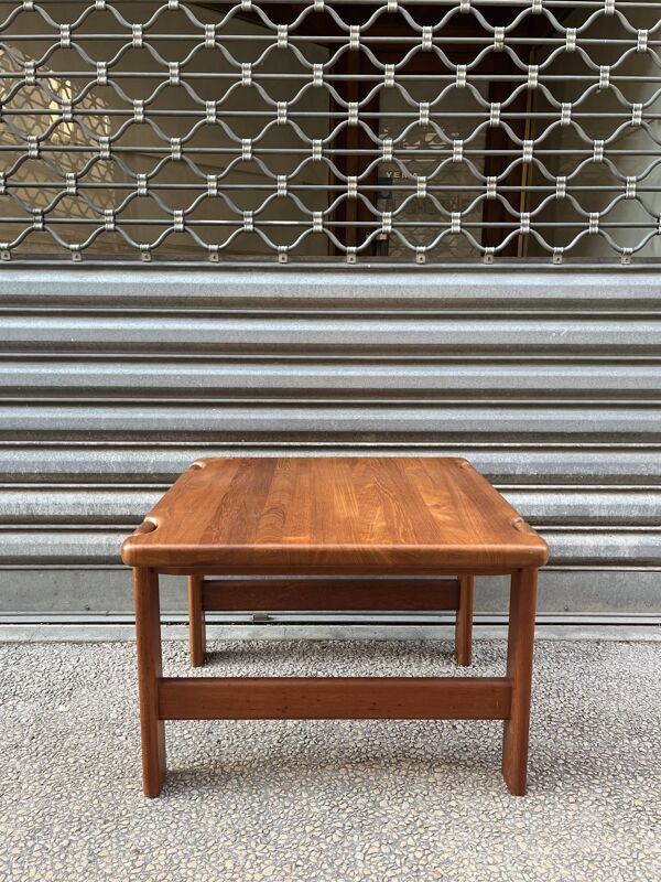 Table basse en teck massif par Niels BACH