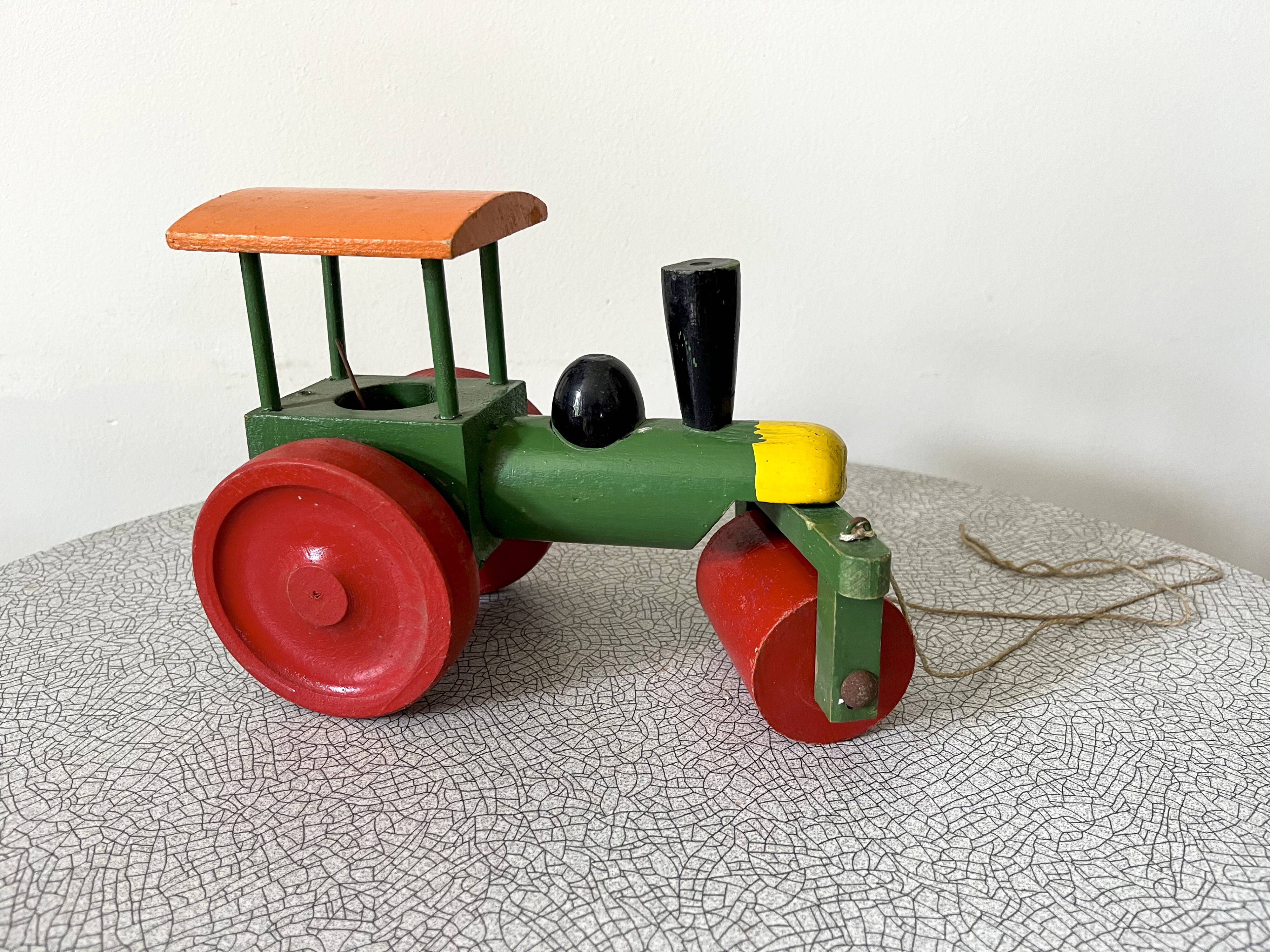 Wooden road roller tractor