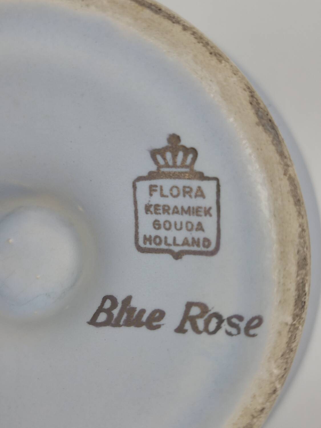 Vase Flora Keramiek Gouda Holland blue pink white 1881 Signed